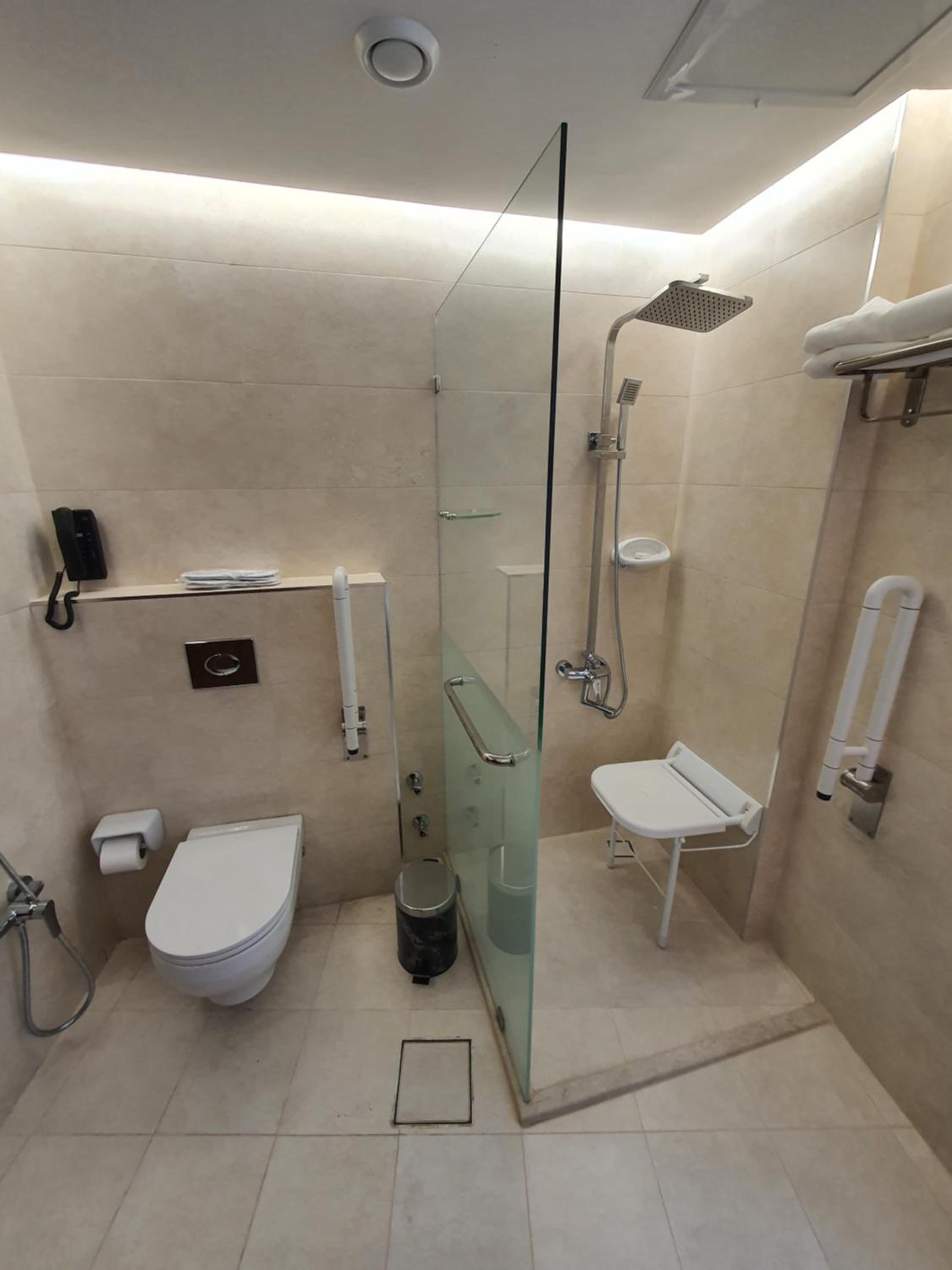 Standard Twin Room with Sea View - Photo 11