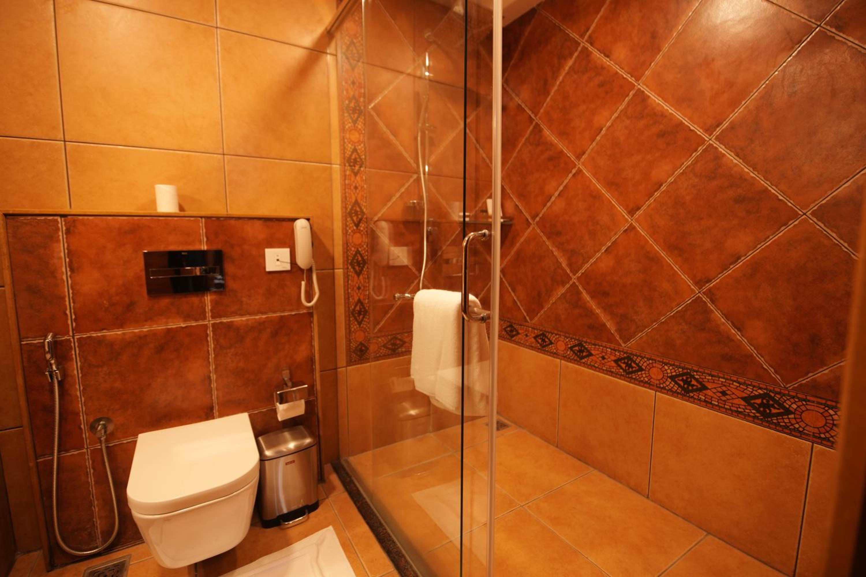 Double Room with Lake View - Photo 13