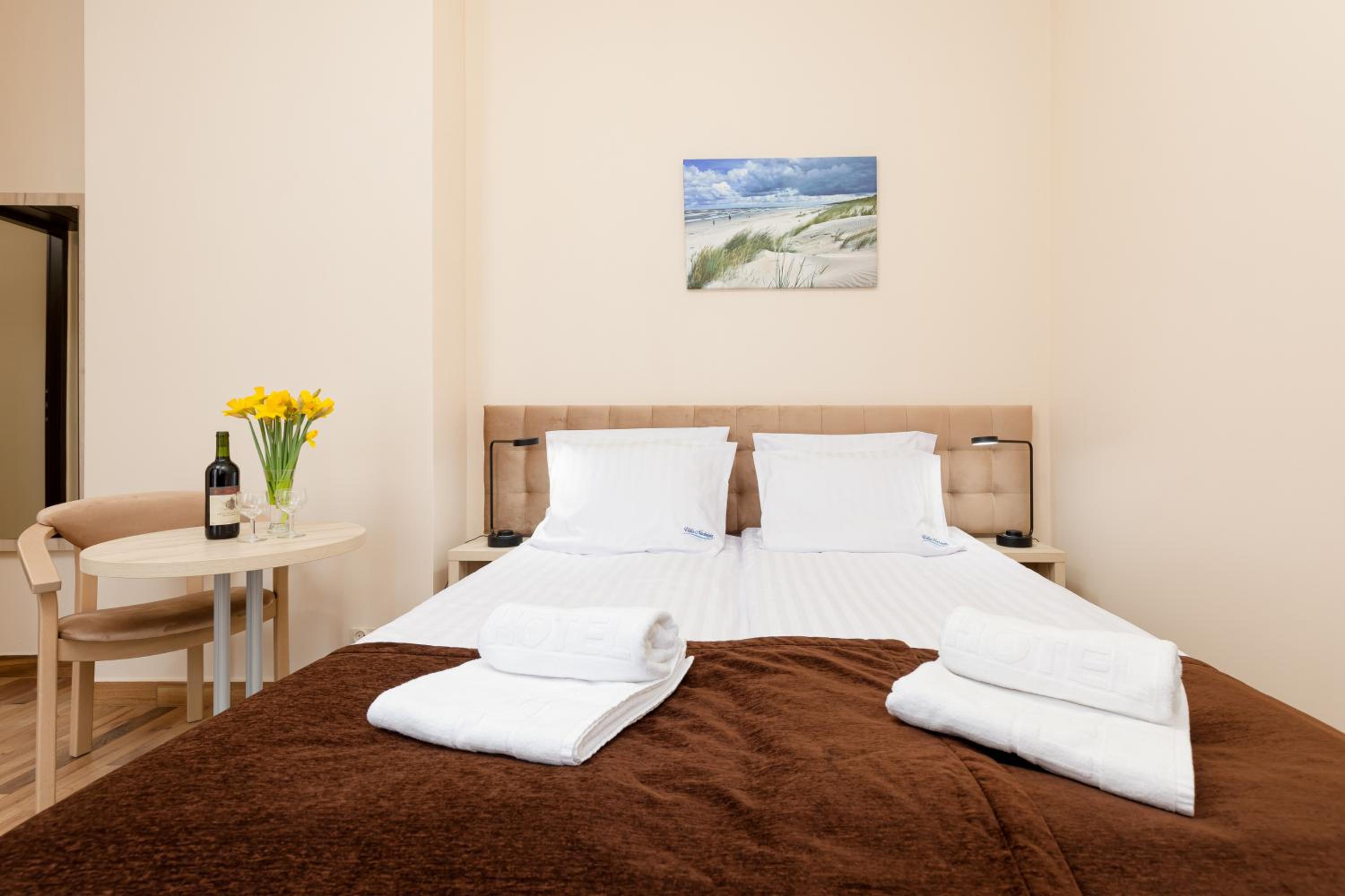 Double Room with Balcony - Photo 7