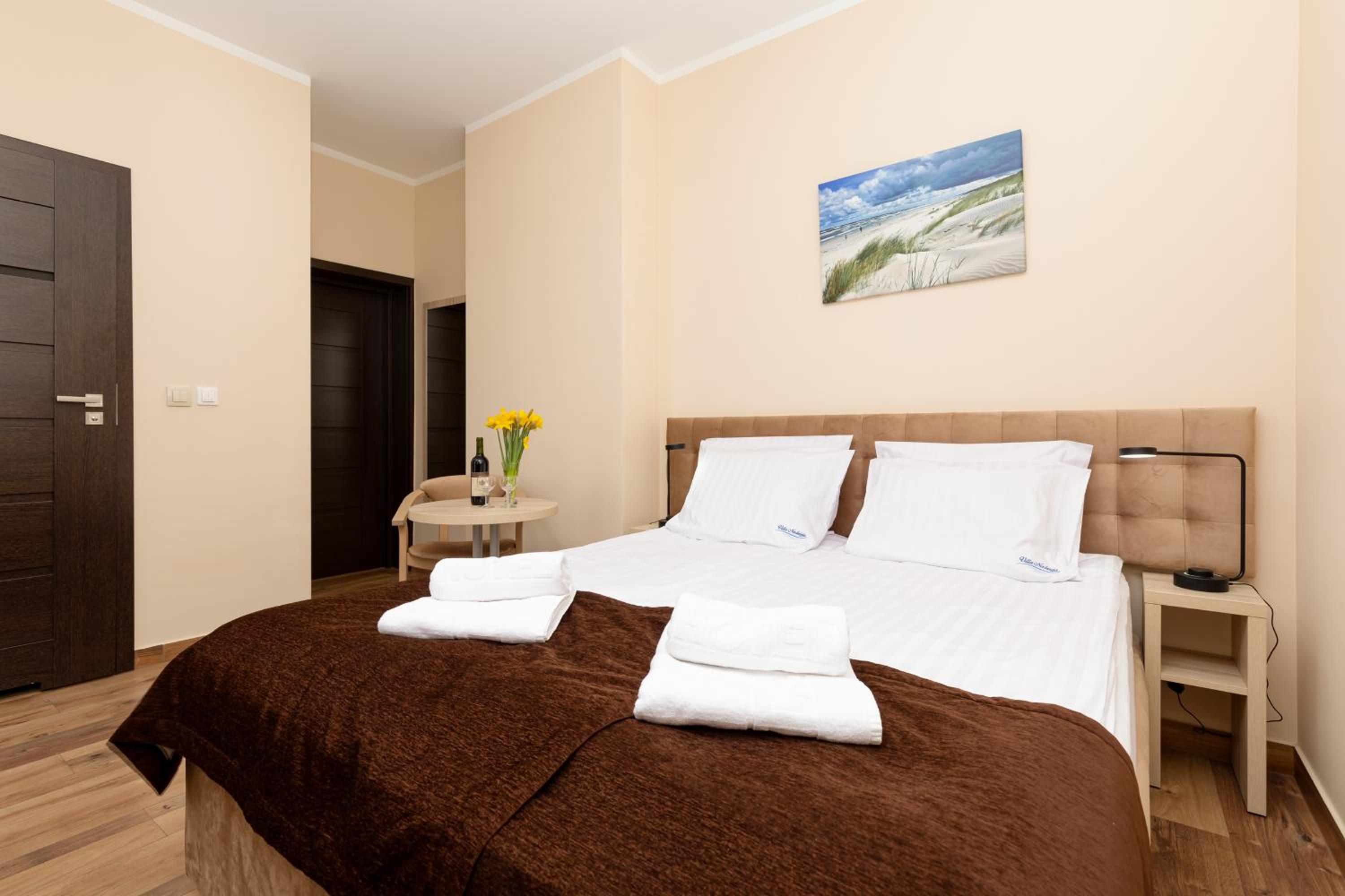 Double Room with Balcony - Photo 8