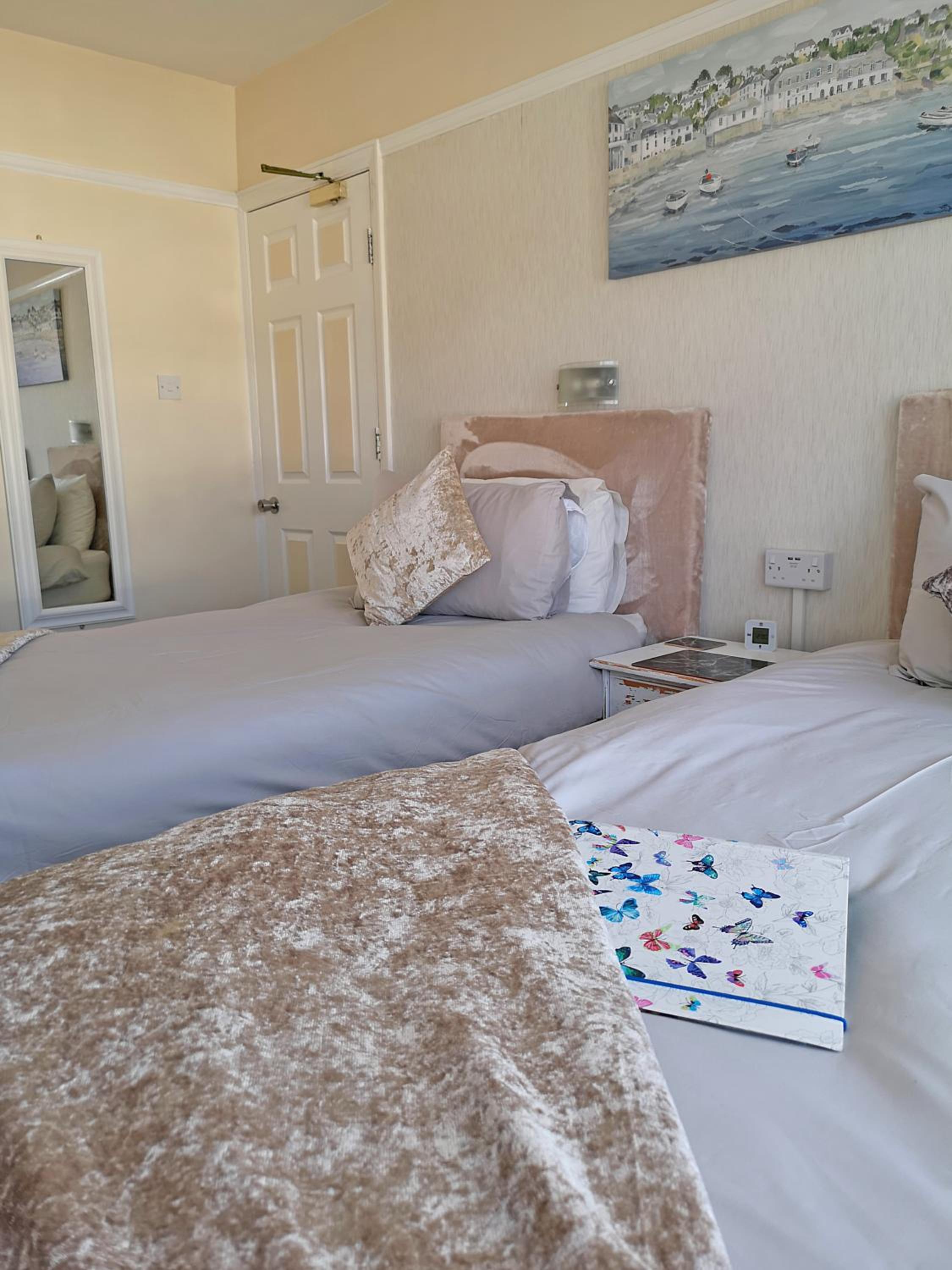 Standard Twin Room