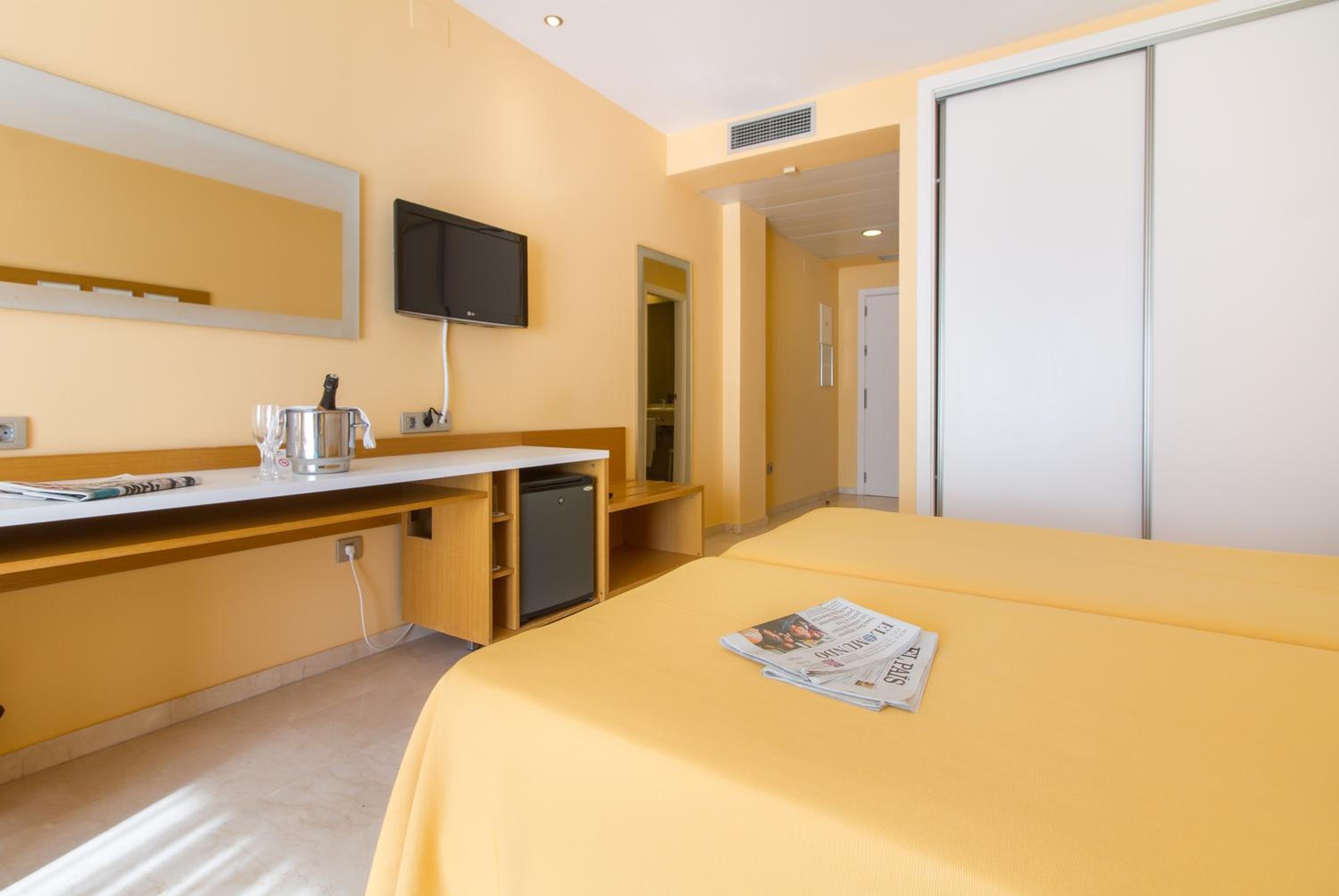 Triple Room with Pool View (3 Adults) photo 2