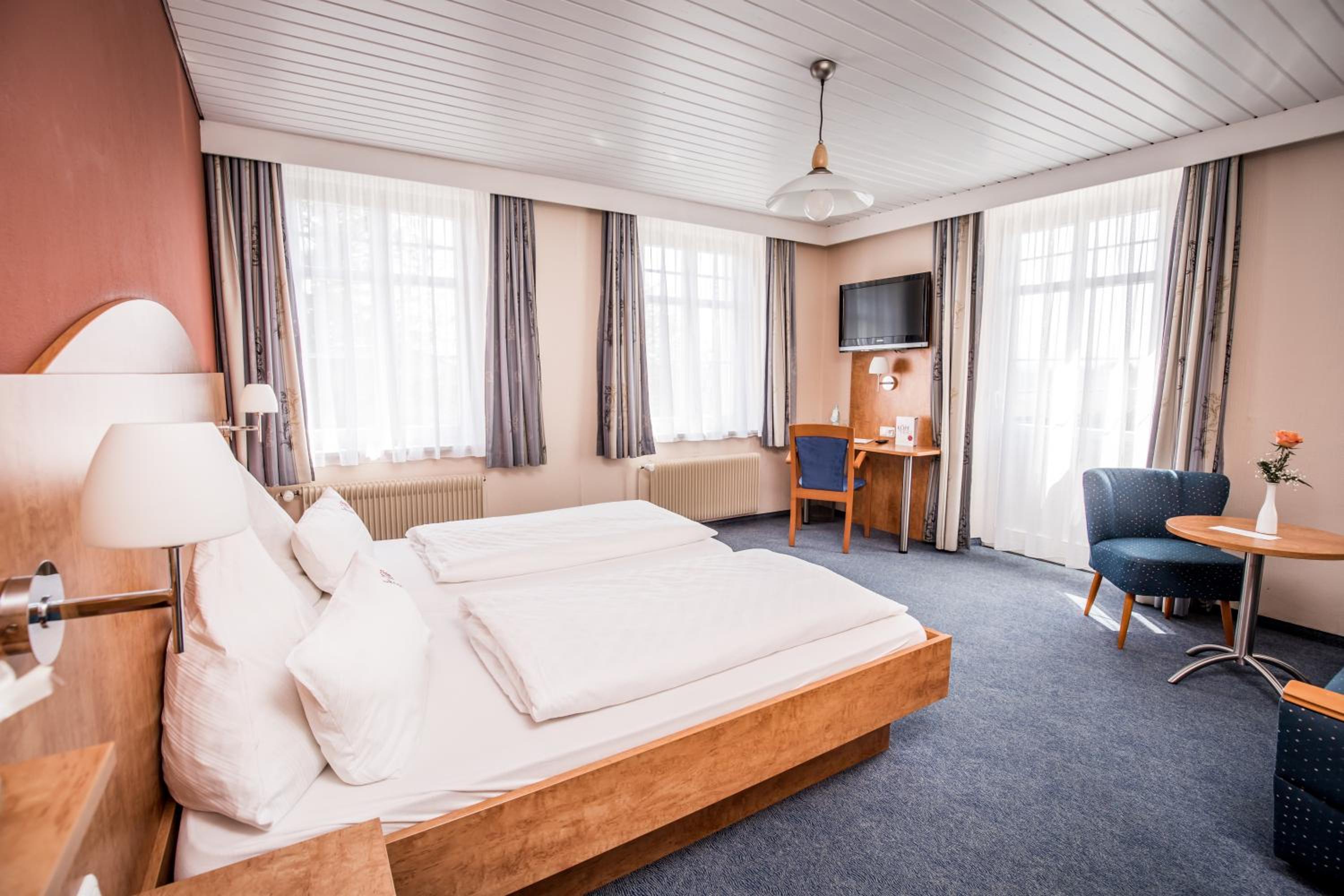 Double Room with Balcony - Photo 7