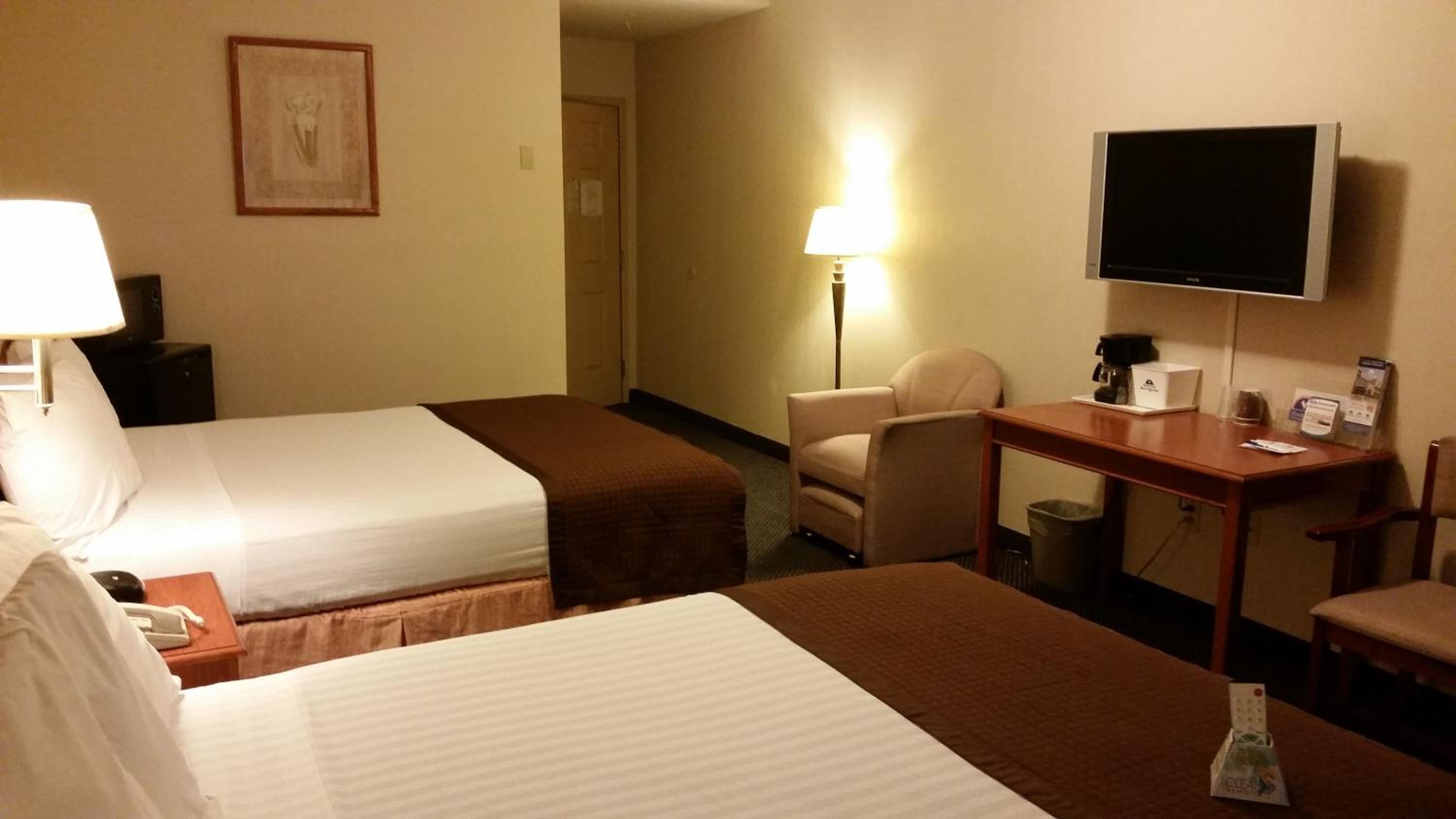 Queen Room with Two Queen Beds - Non-Smoking - Photo 1