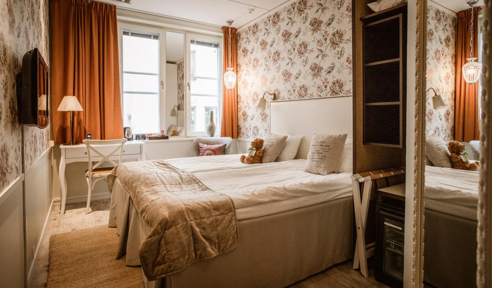 Standard Twin Room - Photo 9