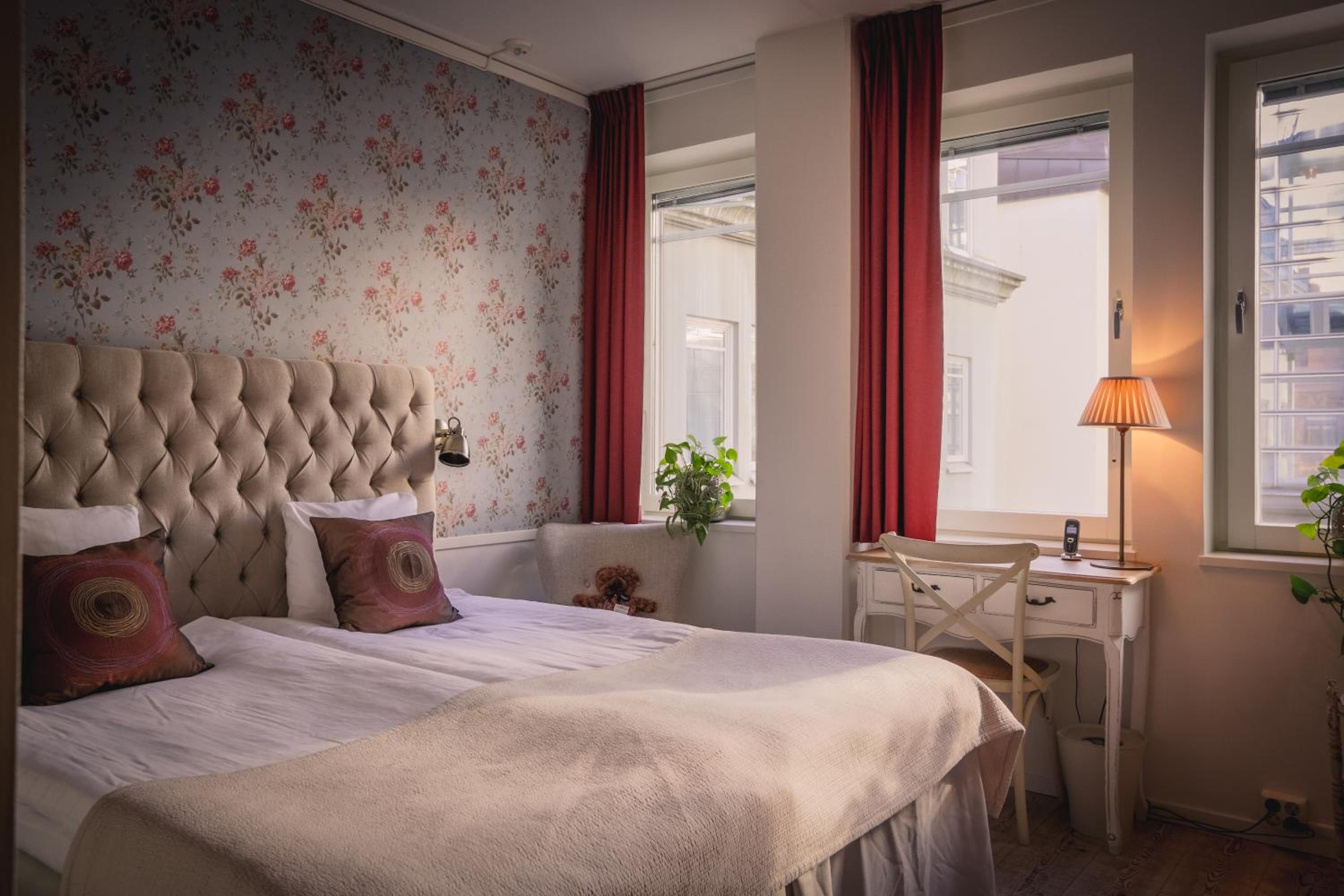 Standard Twin Room - Photo 10