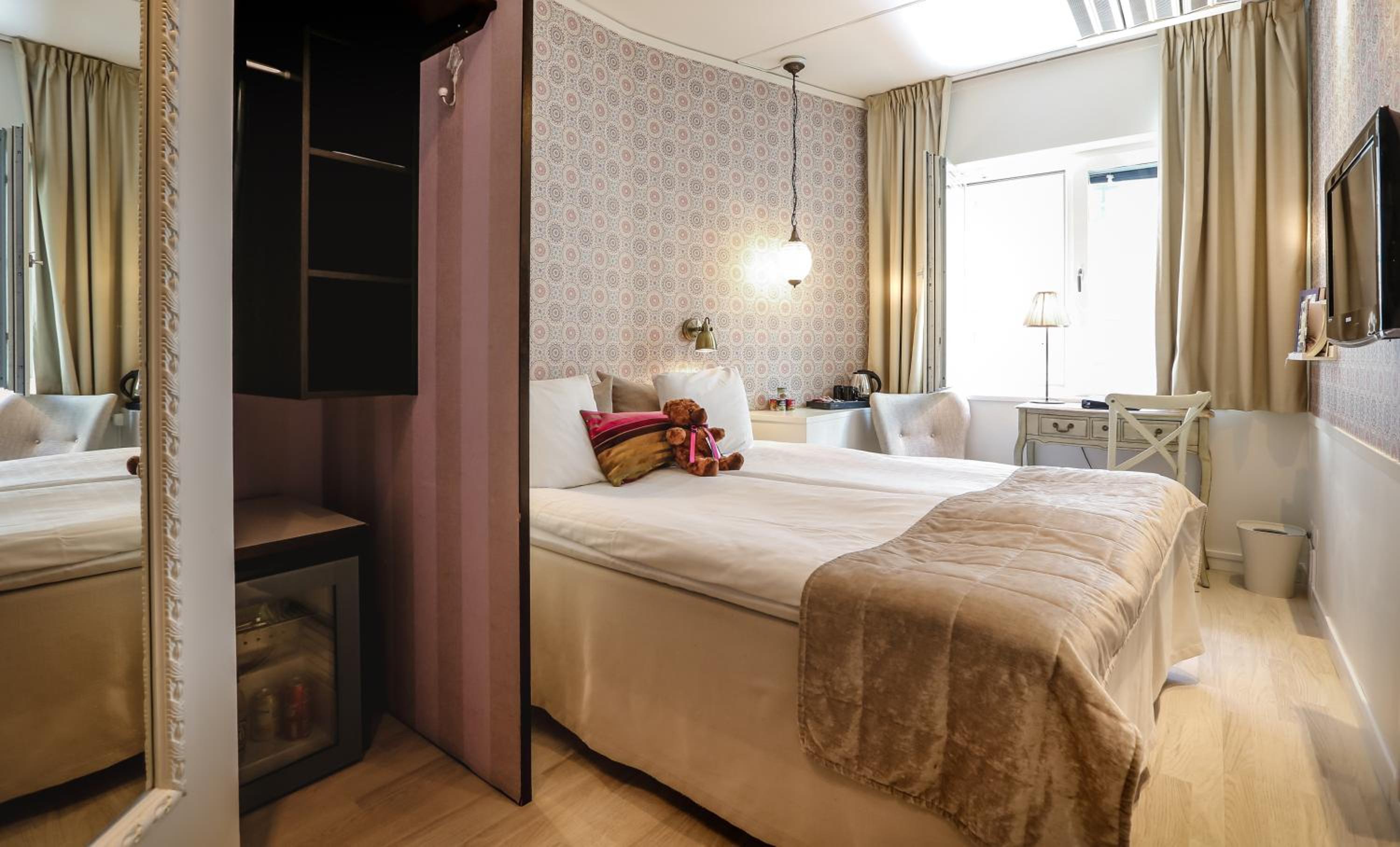 Standard Twin Room - Photo 13
