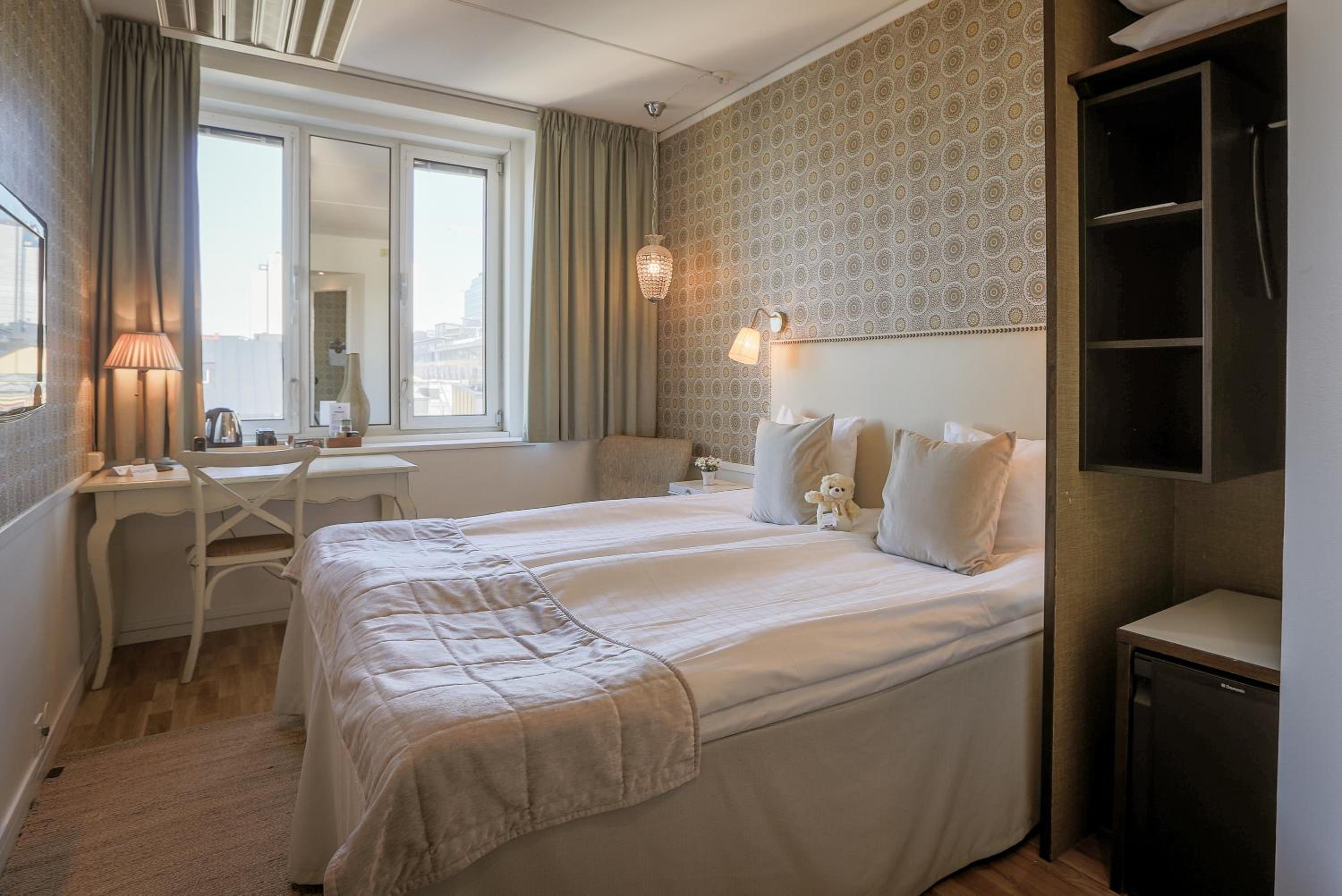 Standard Twin Room - Photo 12
