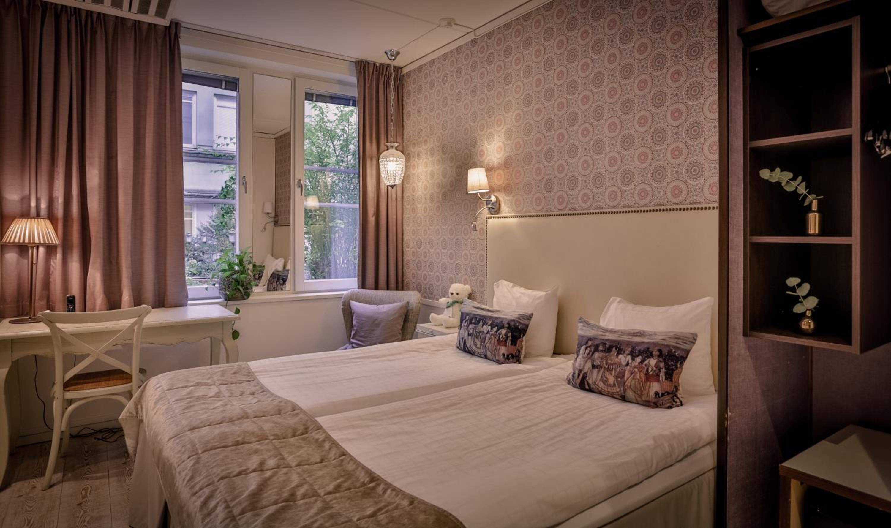 Standard Twin Room - Photo 11
