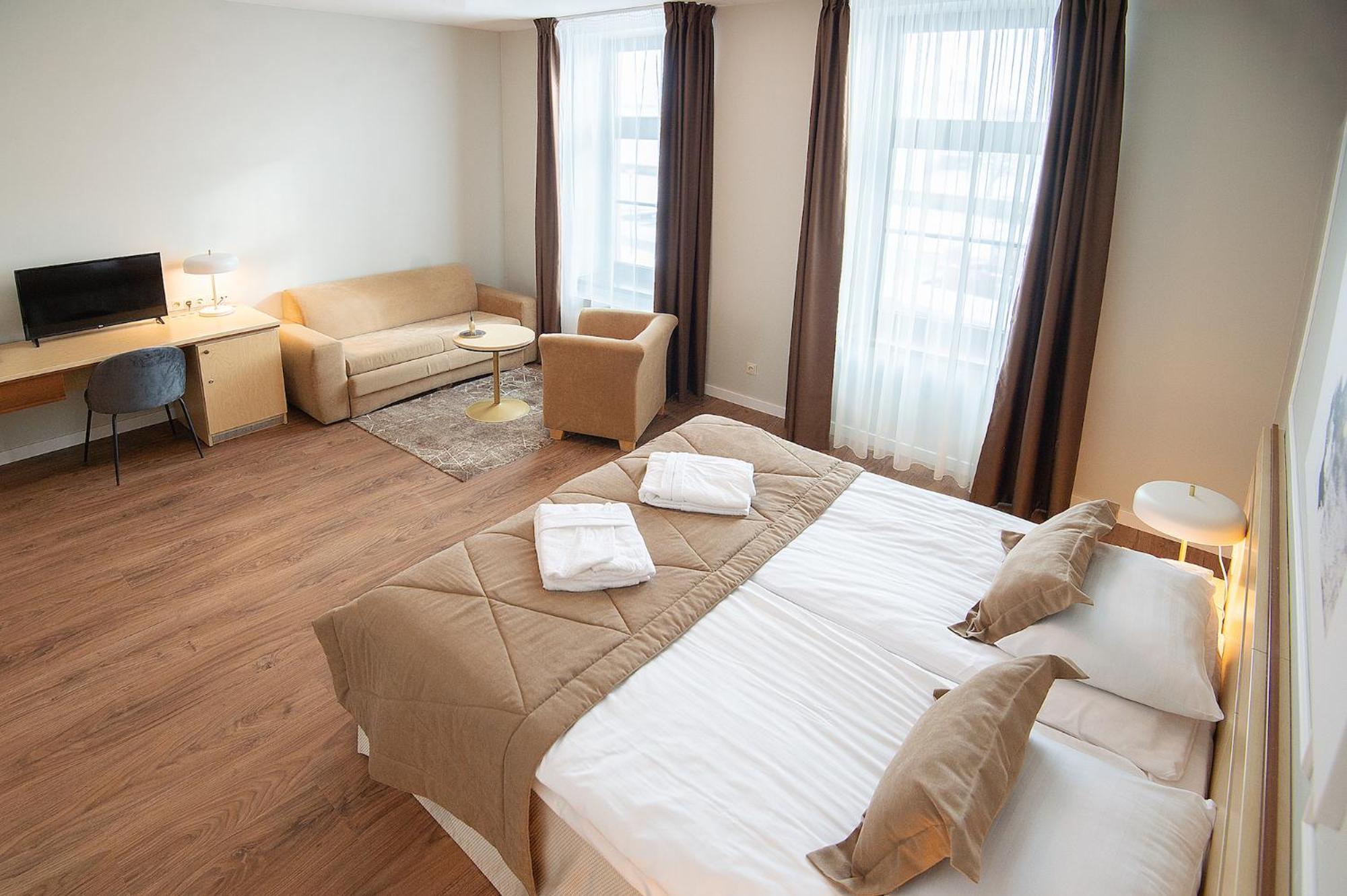 Suite or Attic Suite - Photo 7