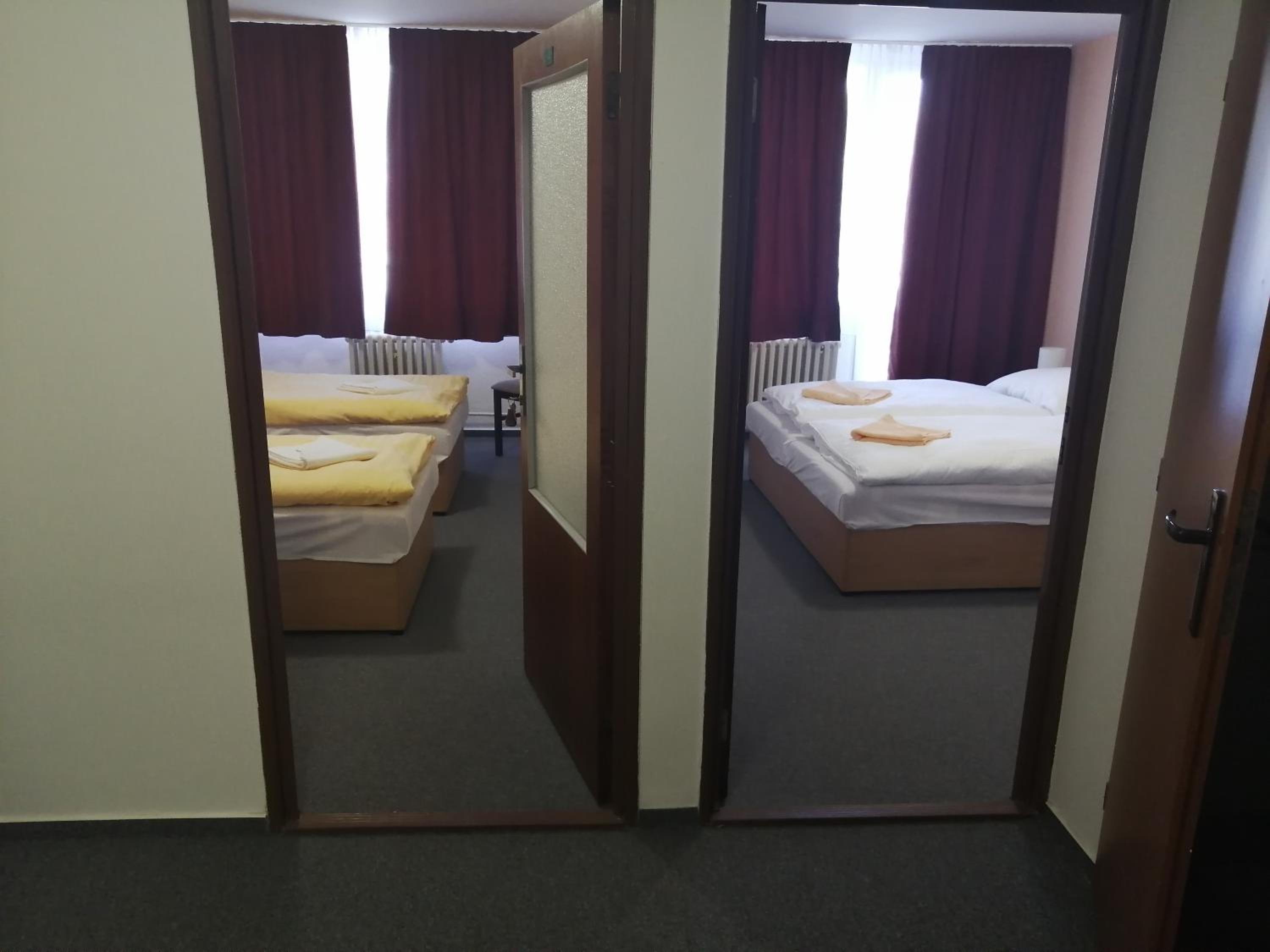 Triple Room with Private Bathroom - Photo 2