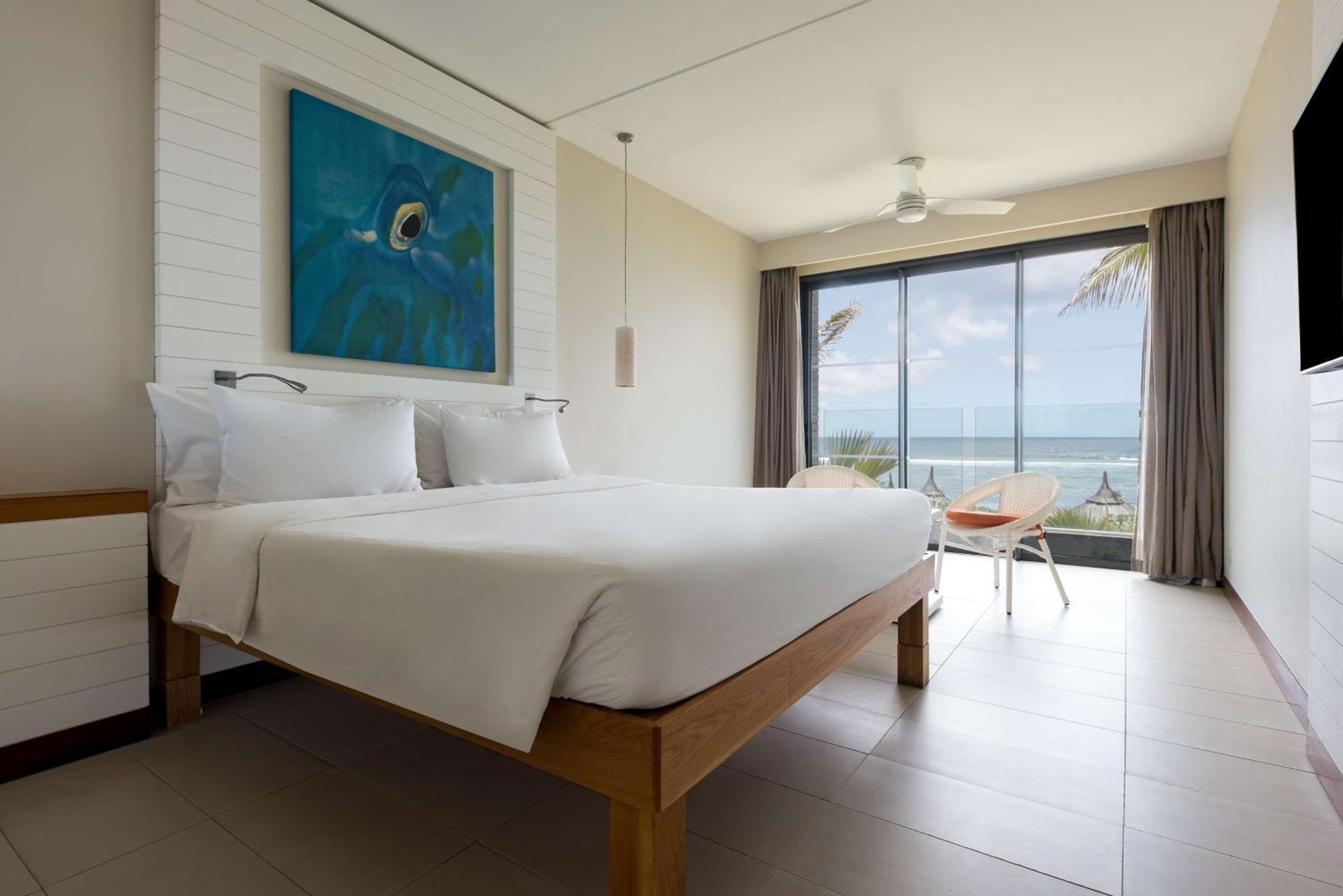 Superior Room - Beachfront photo 3