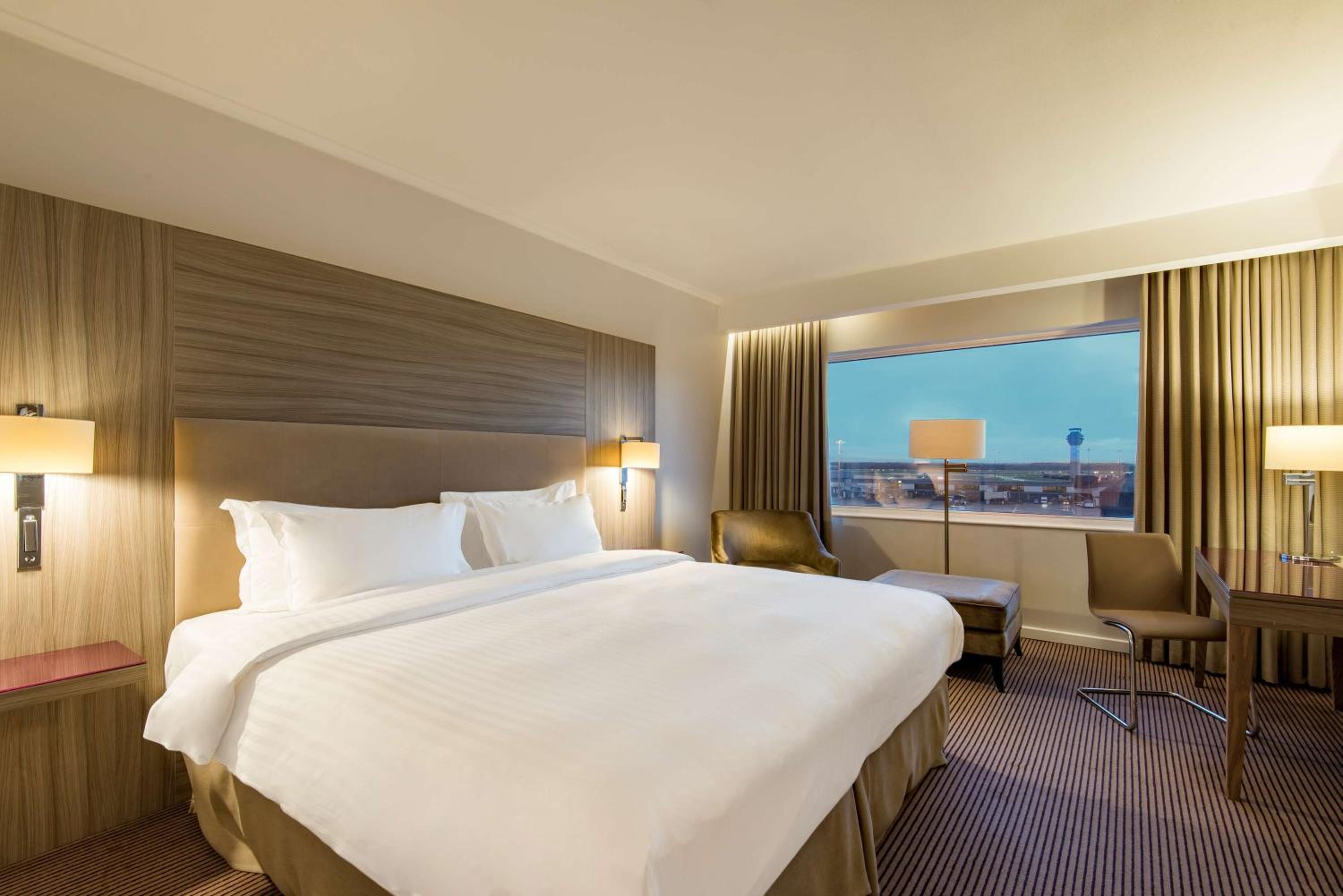 Superior Room with Runway View - Photo 1