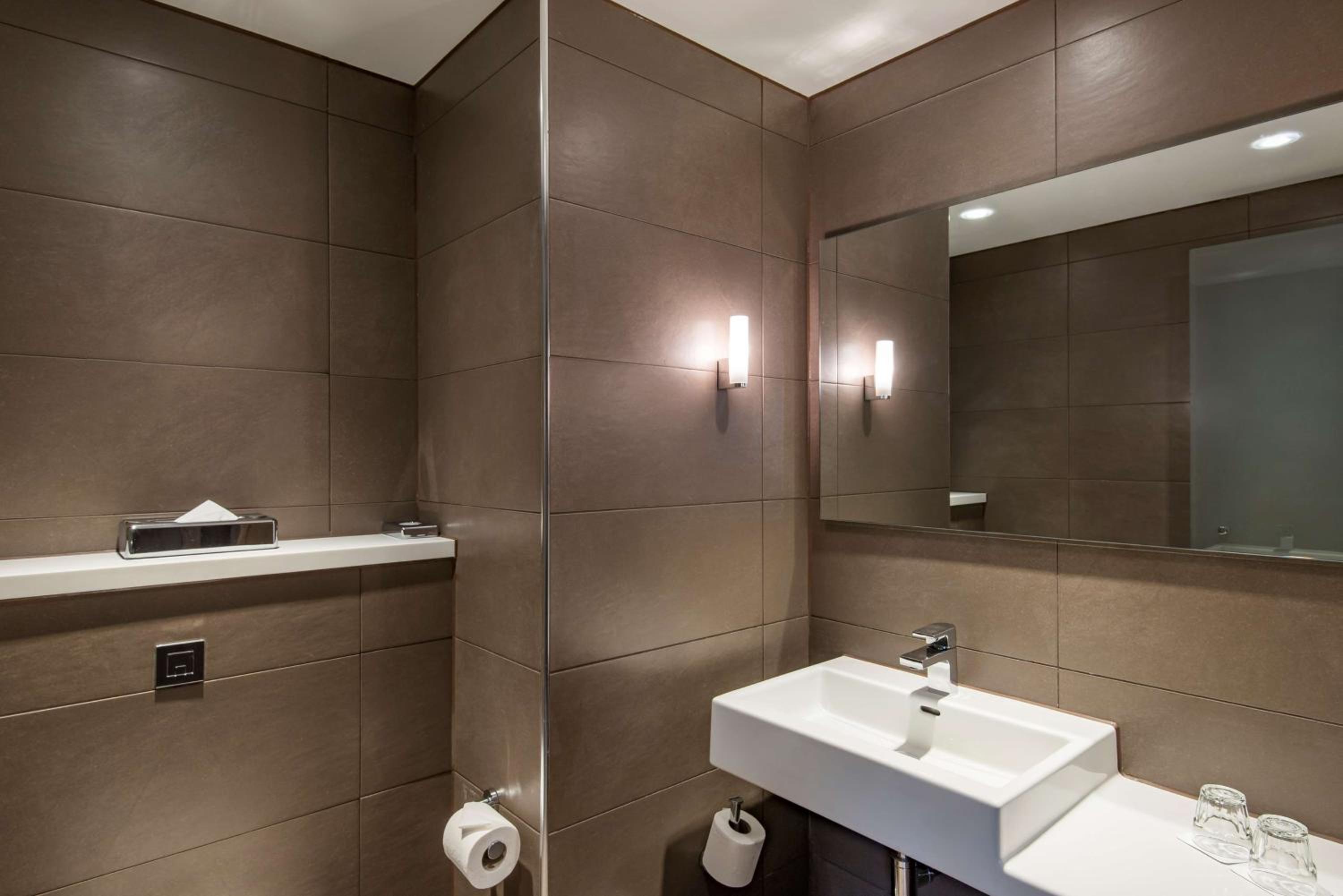 Executive Suite with Lounge Access - Photo 12