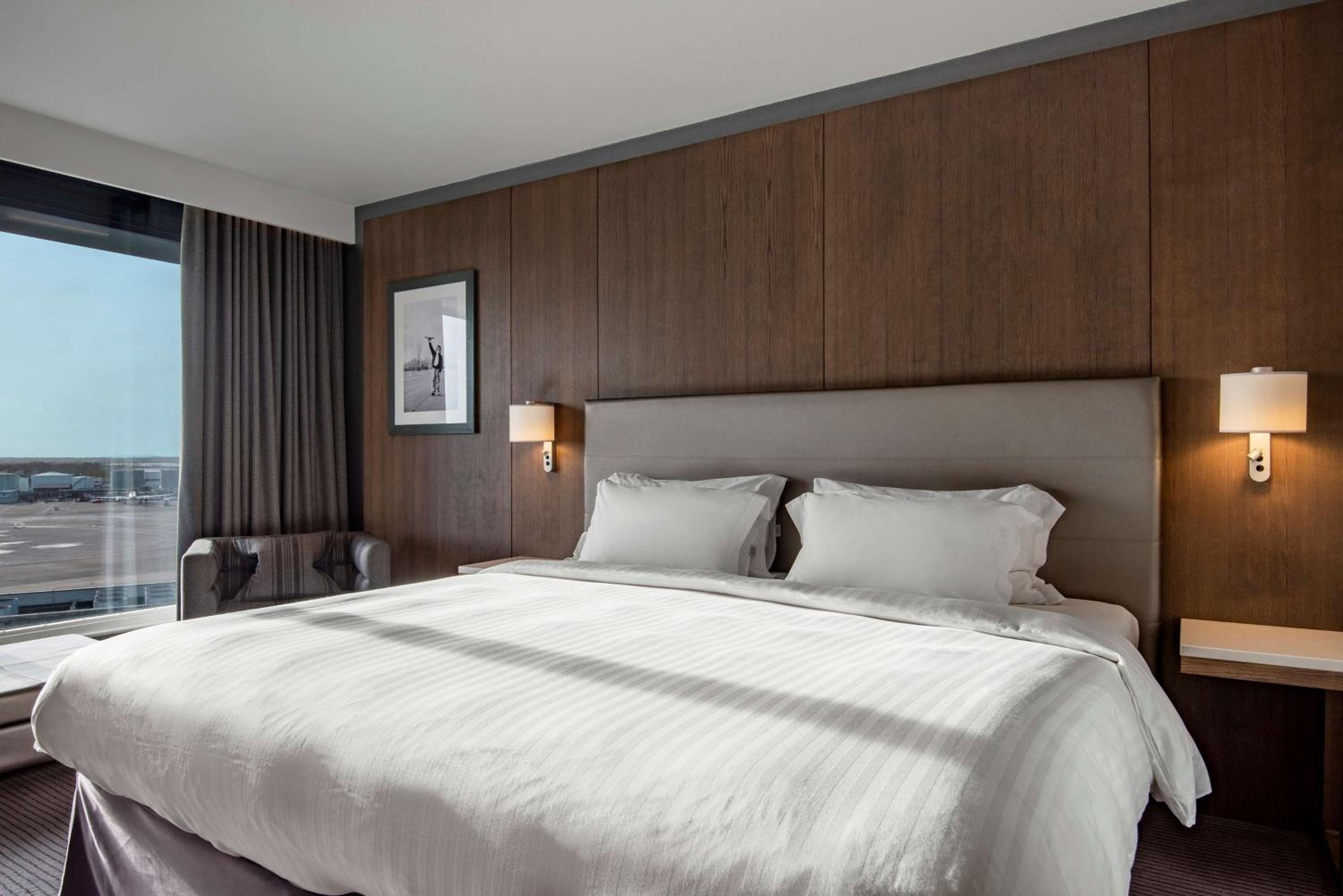 Executive Room with Lounge Access - Photo 9