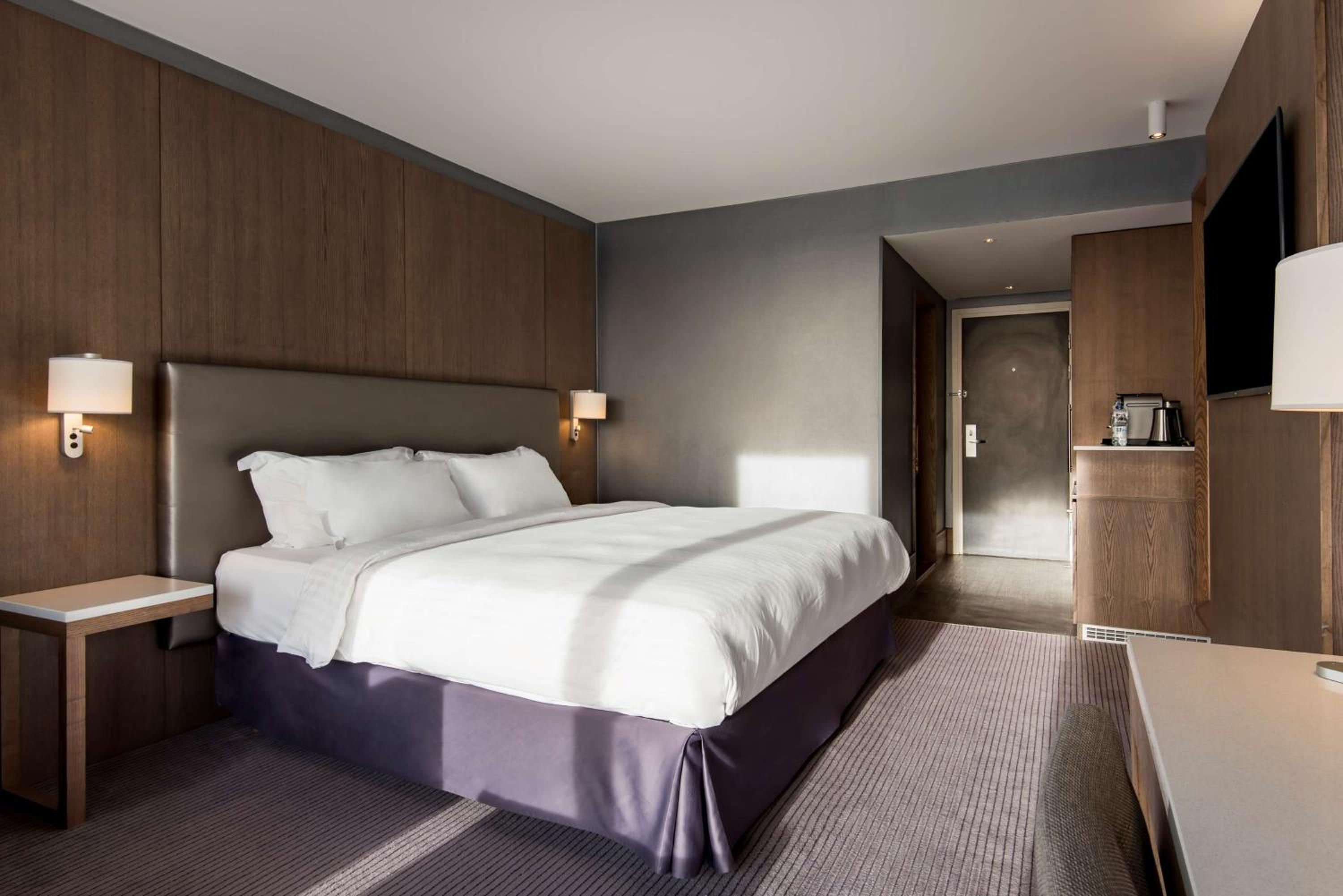 Executive Room with Lounge Access - Photo 7