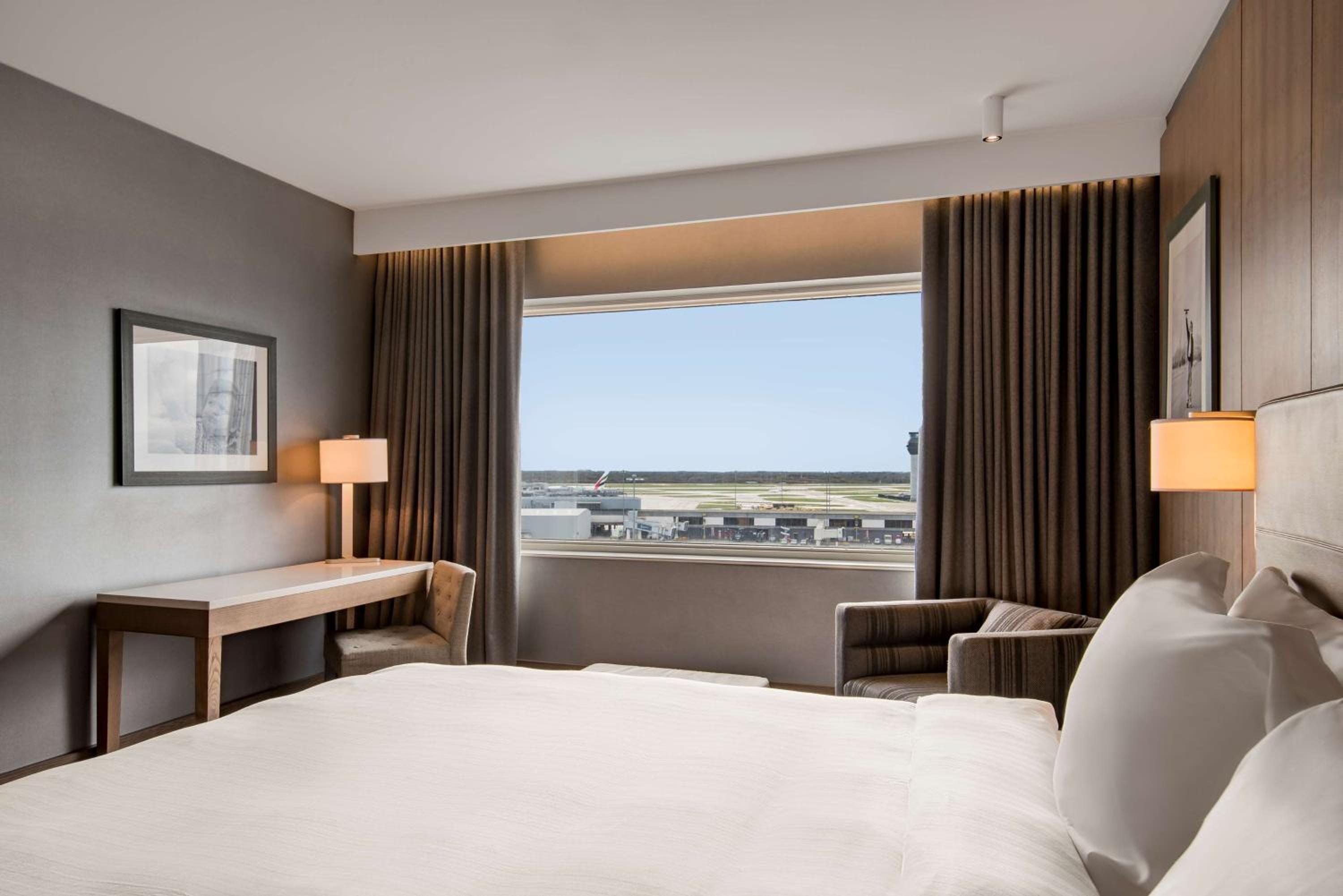 Premium Room with Runway View - Photo 8