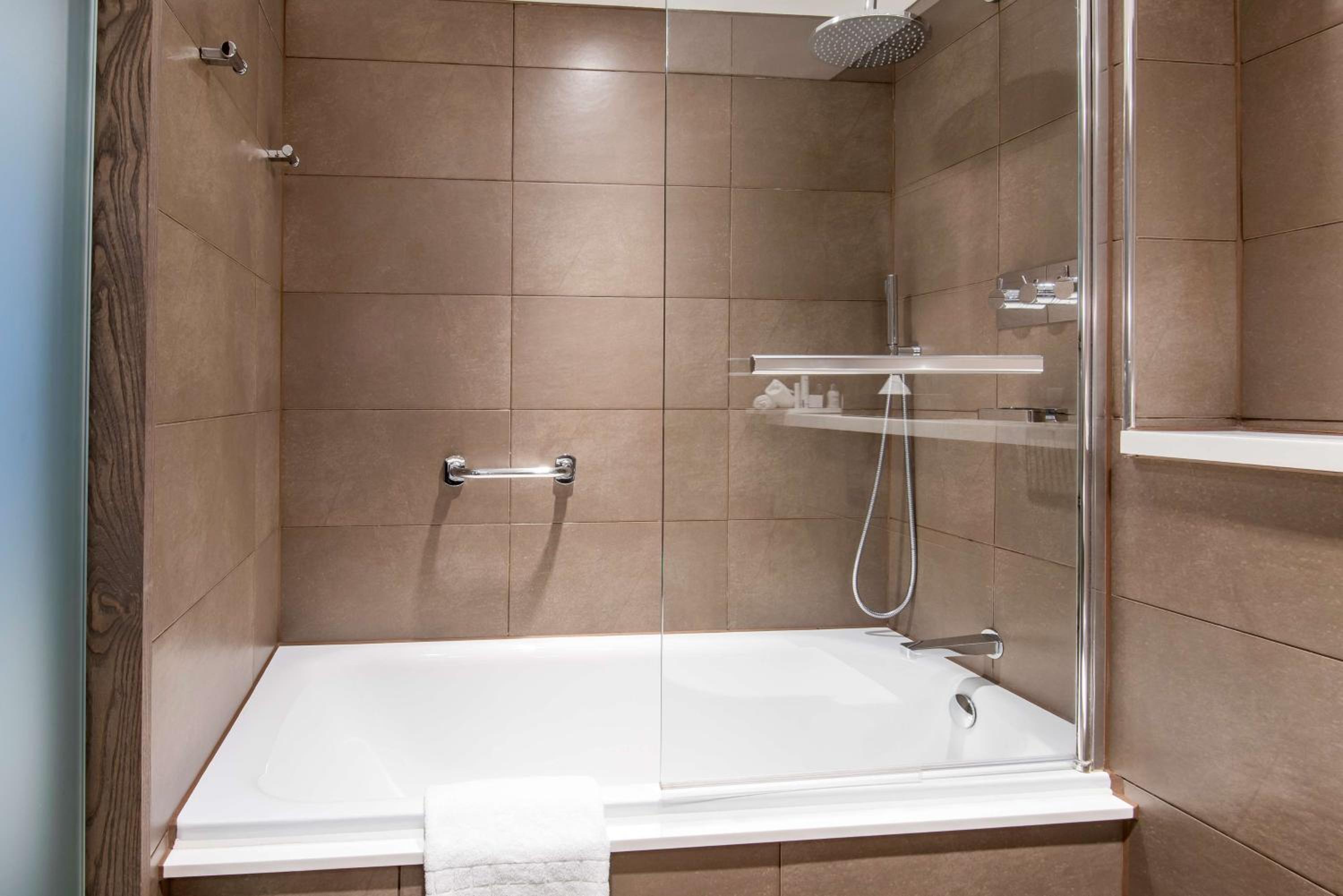 Premium Room - Photo 10