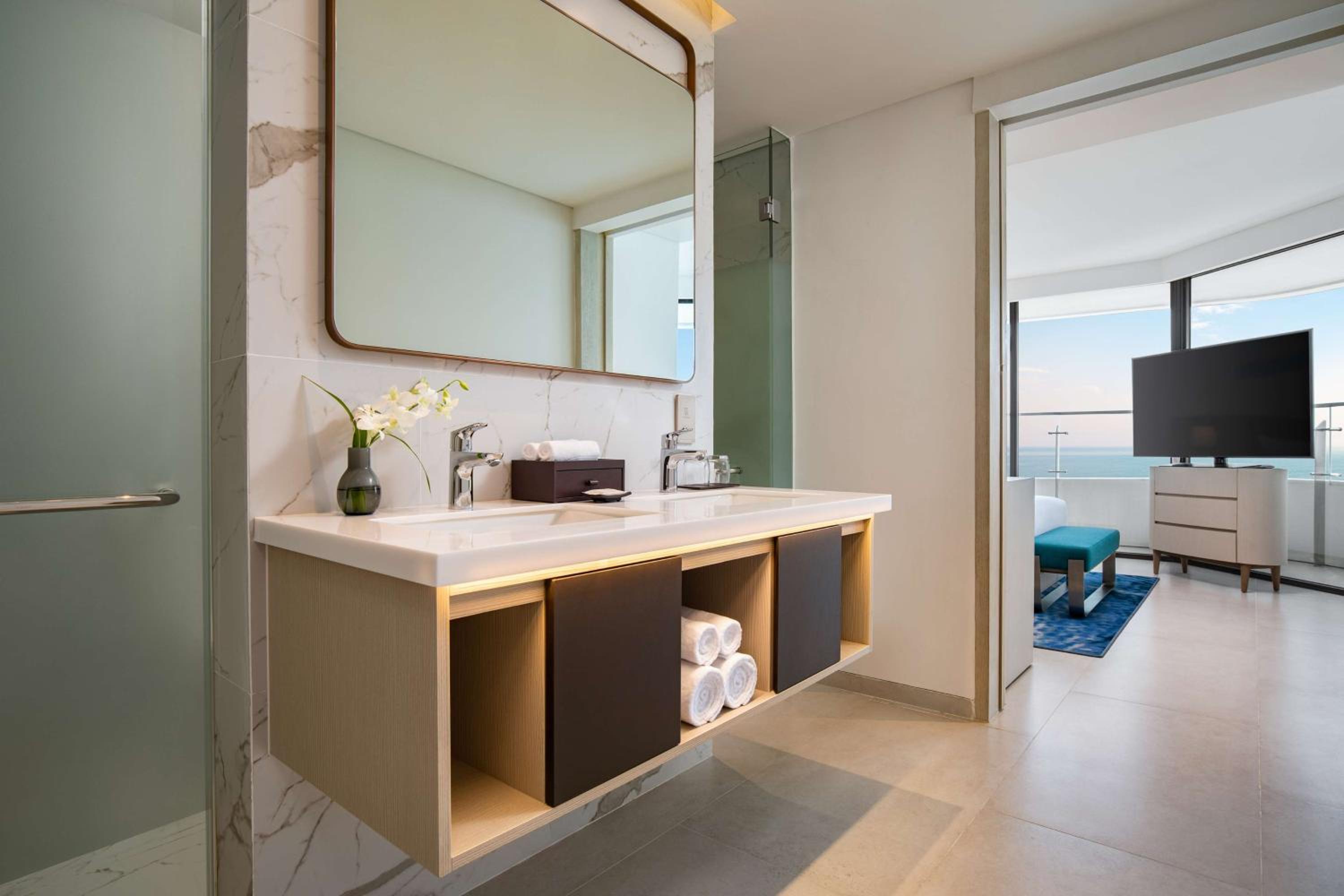 Family Room - Ocean View - Photo 4