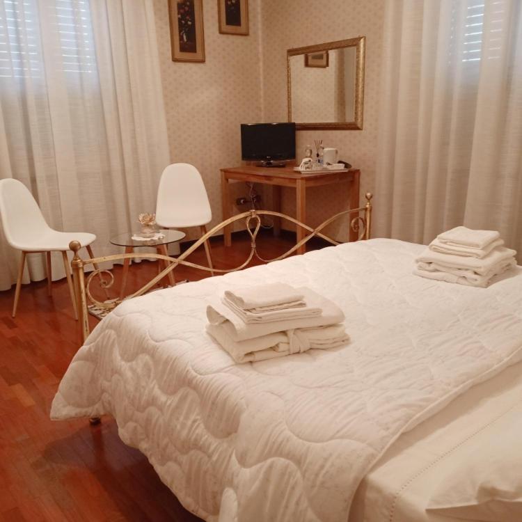Double Room with Private Bathroom photo 1