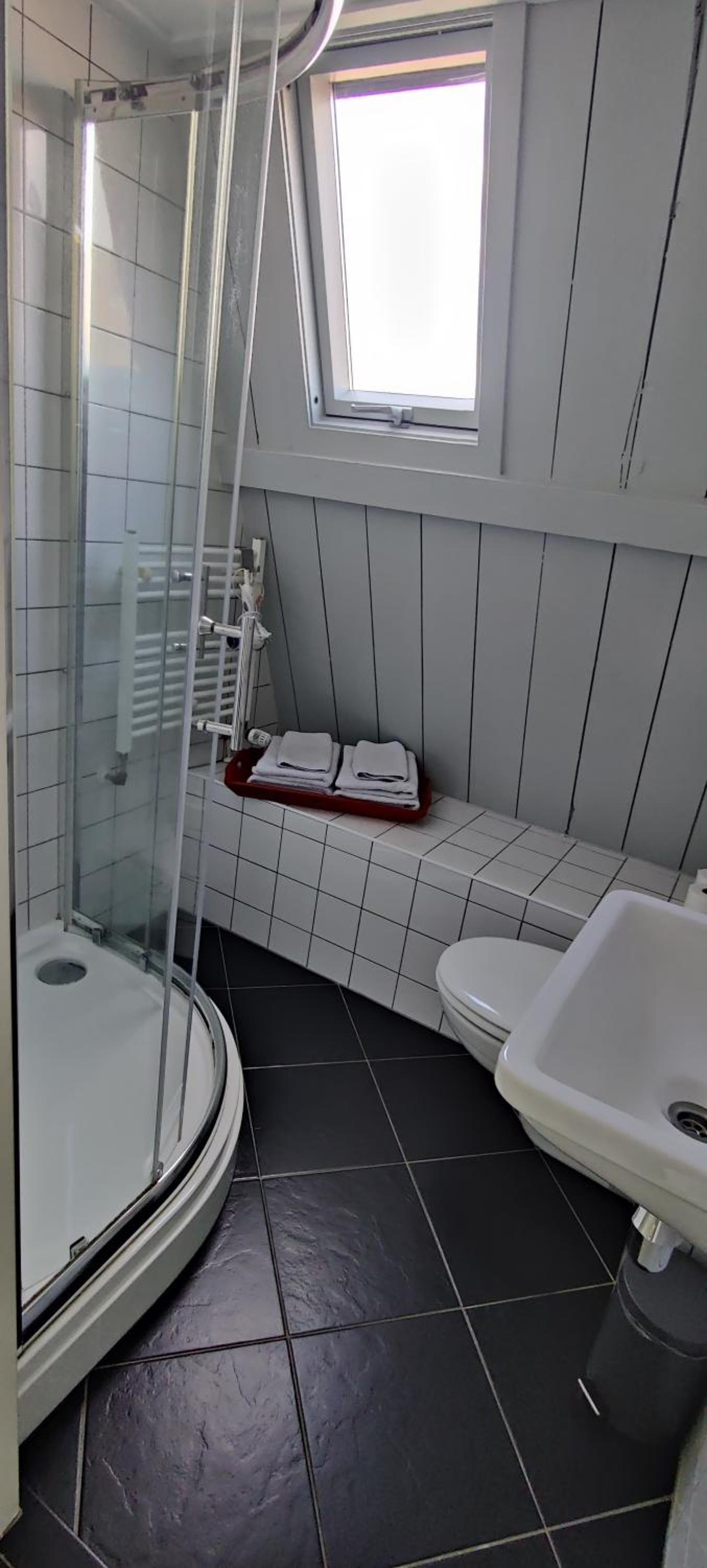 Double Room With Private Bathroom photo 3