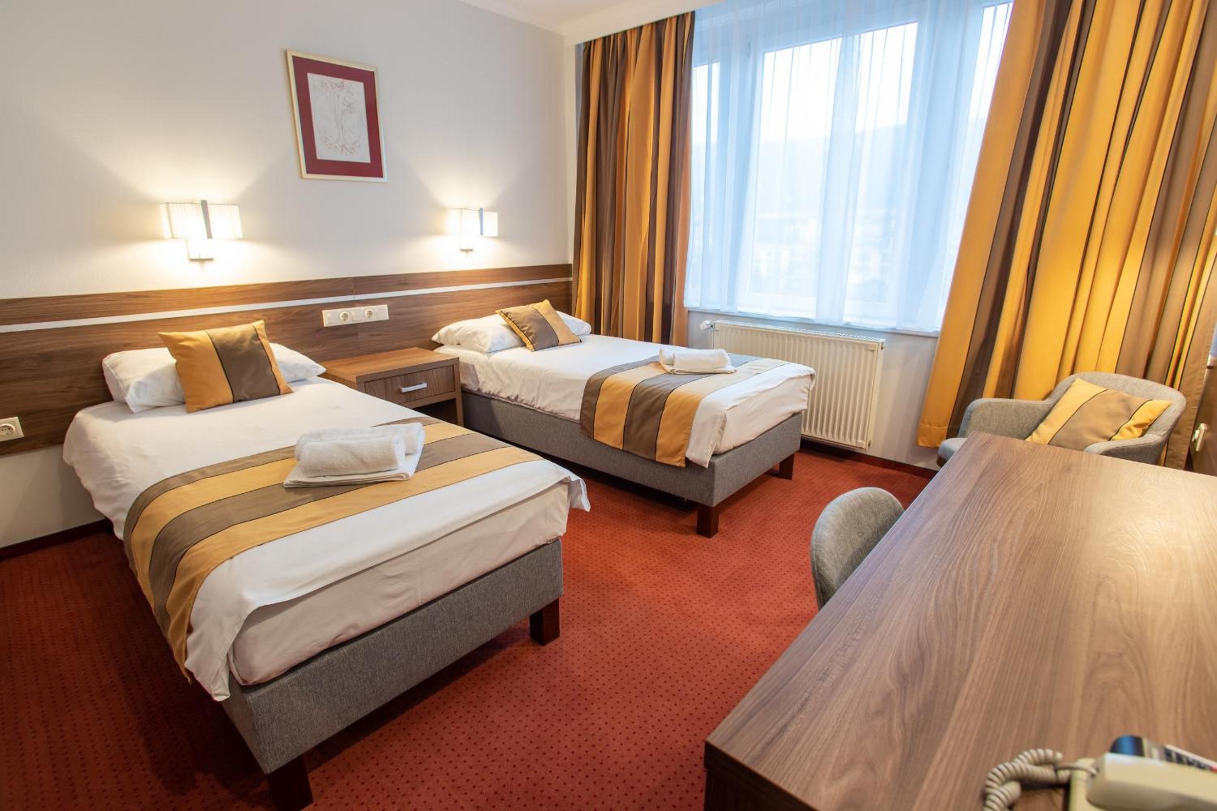 Double Room - Photo 6
