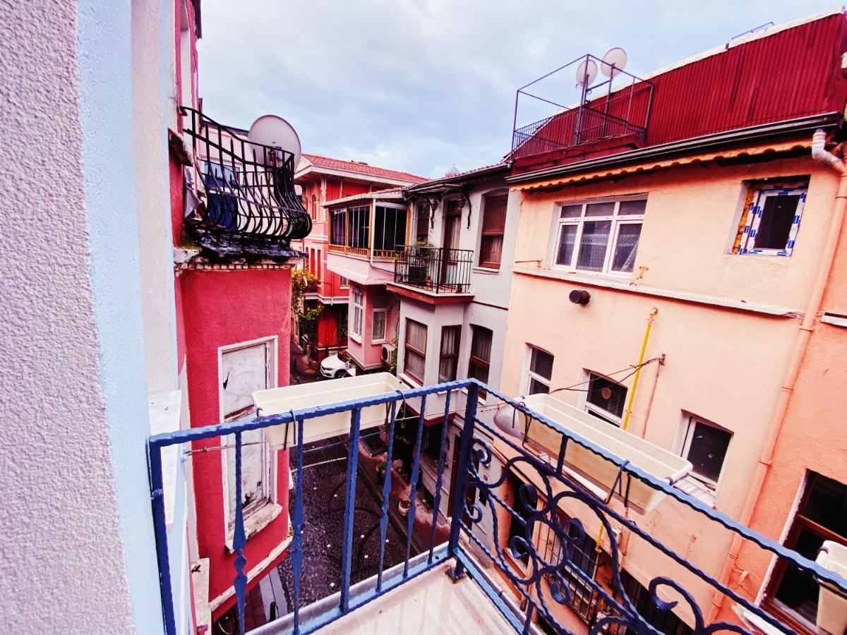 Apartment with Balcony photo 3