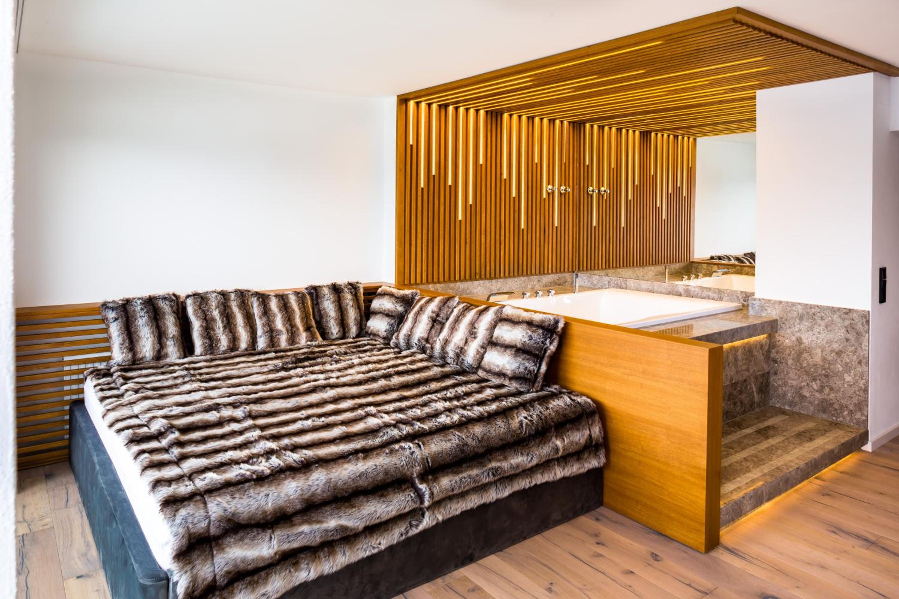 Superior Suite - Photo 4