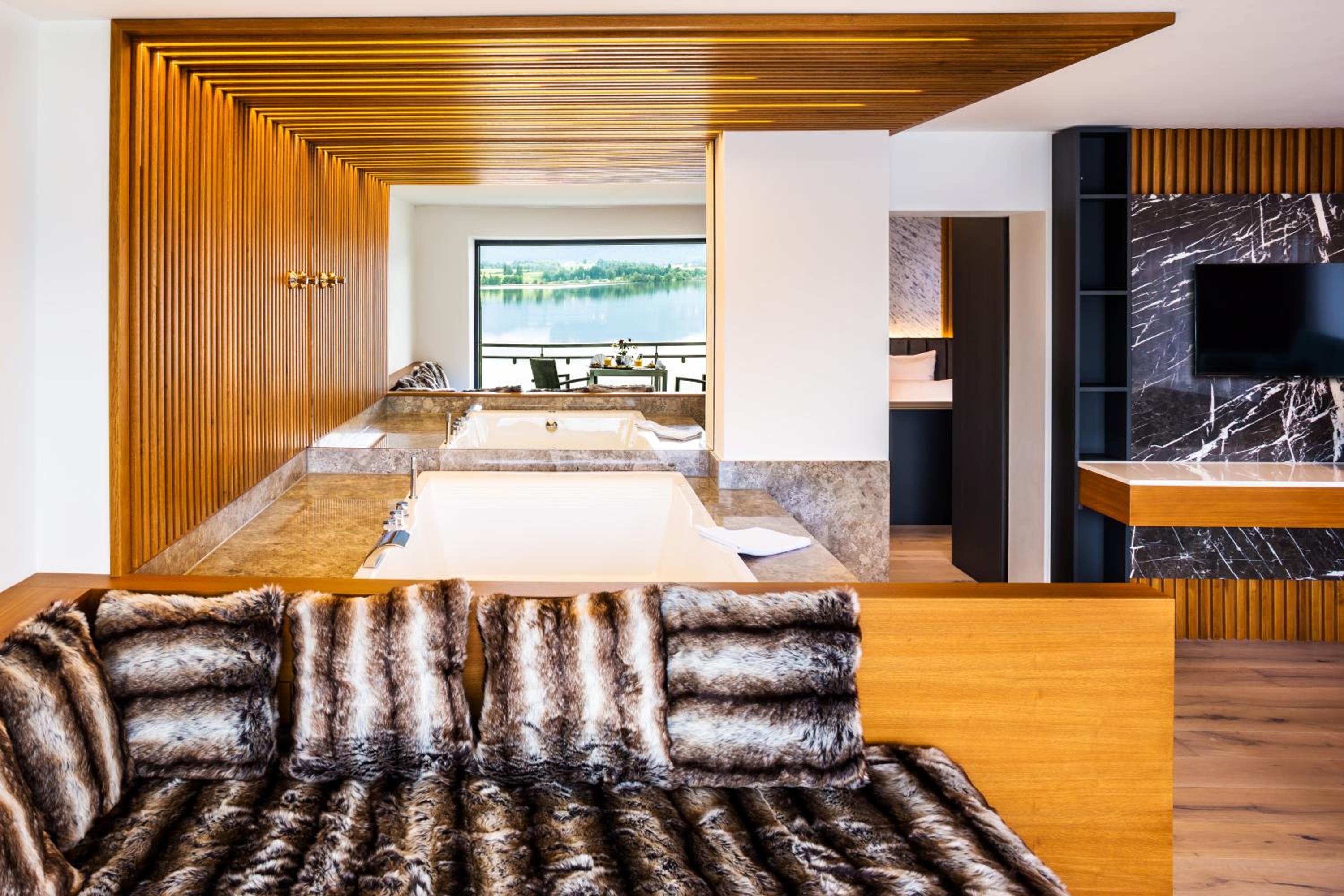 Superior Suite - Photo 5