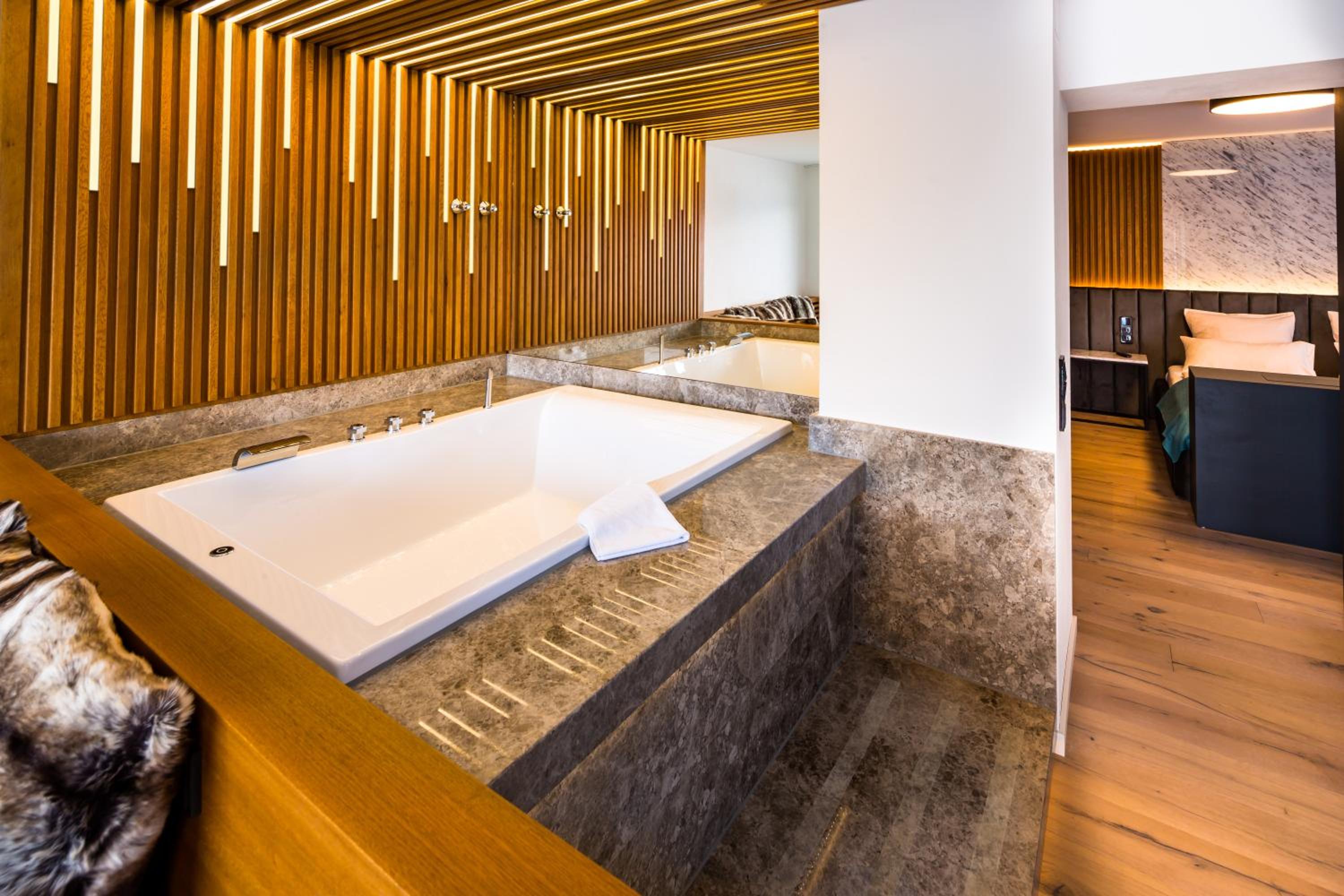 Superior Suite - Photo 14