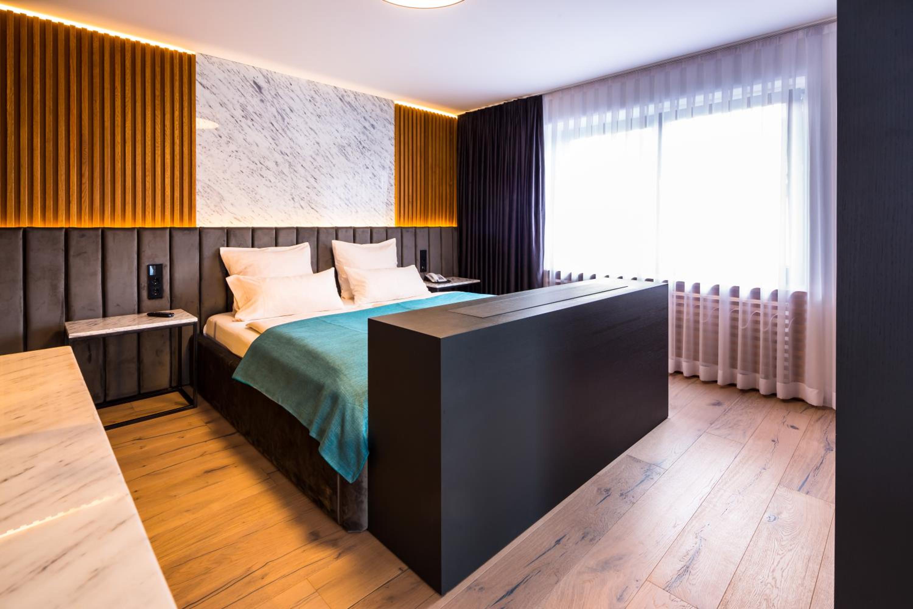 Superior Suite - Photo 8