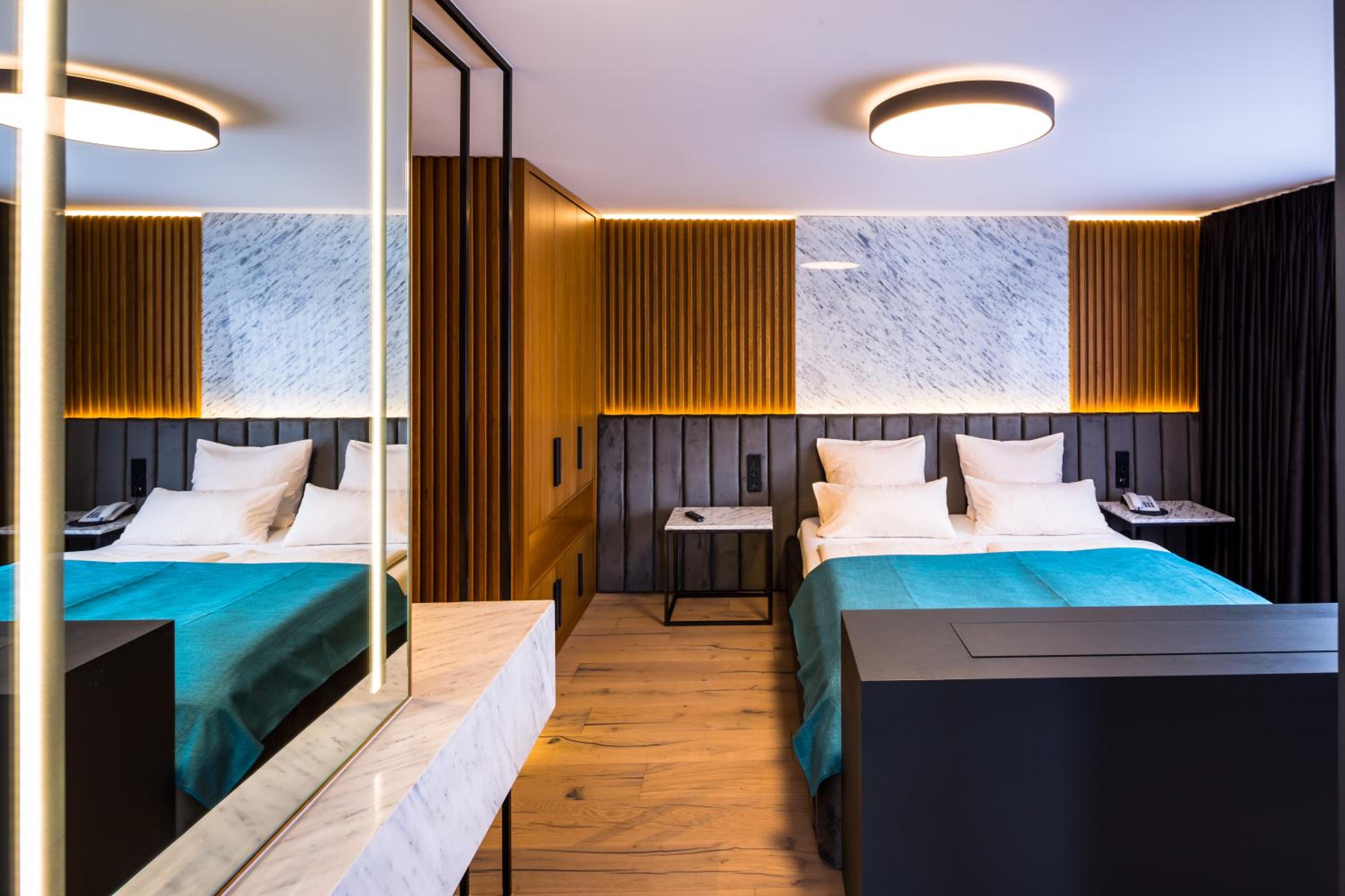 Superior Suite - Photo 10