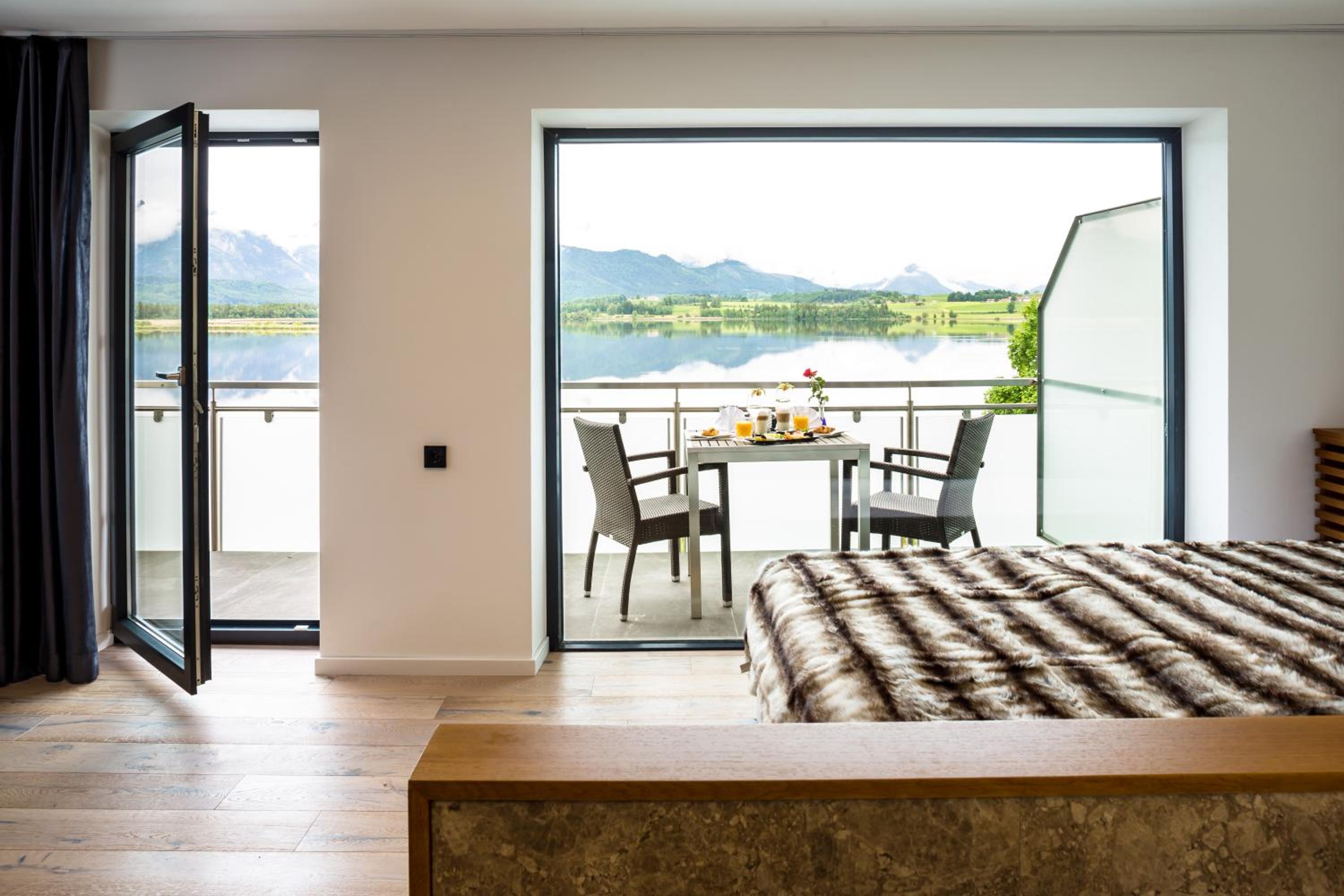 Superior Suite - Photo 11