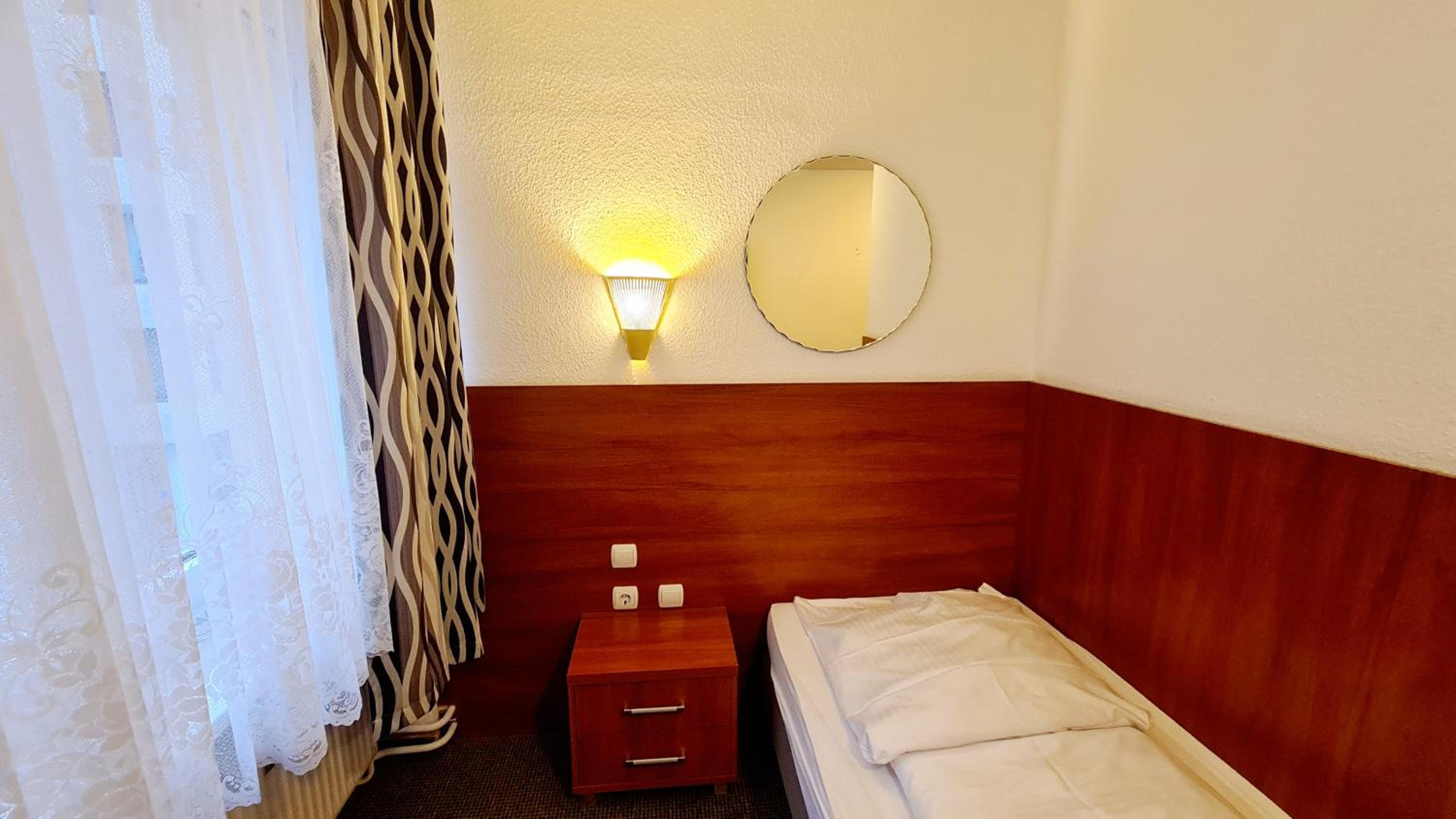 Single Room photo 2