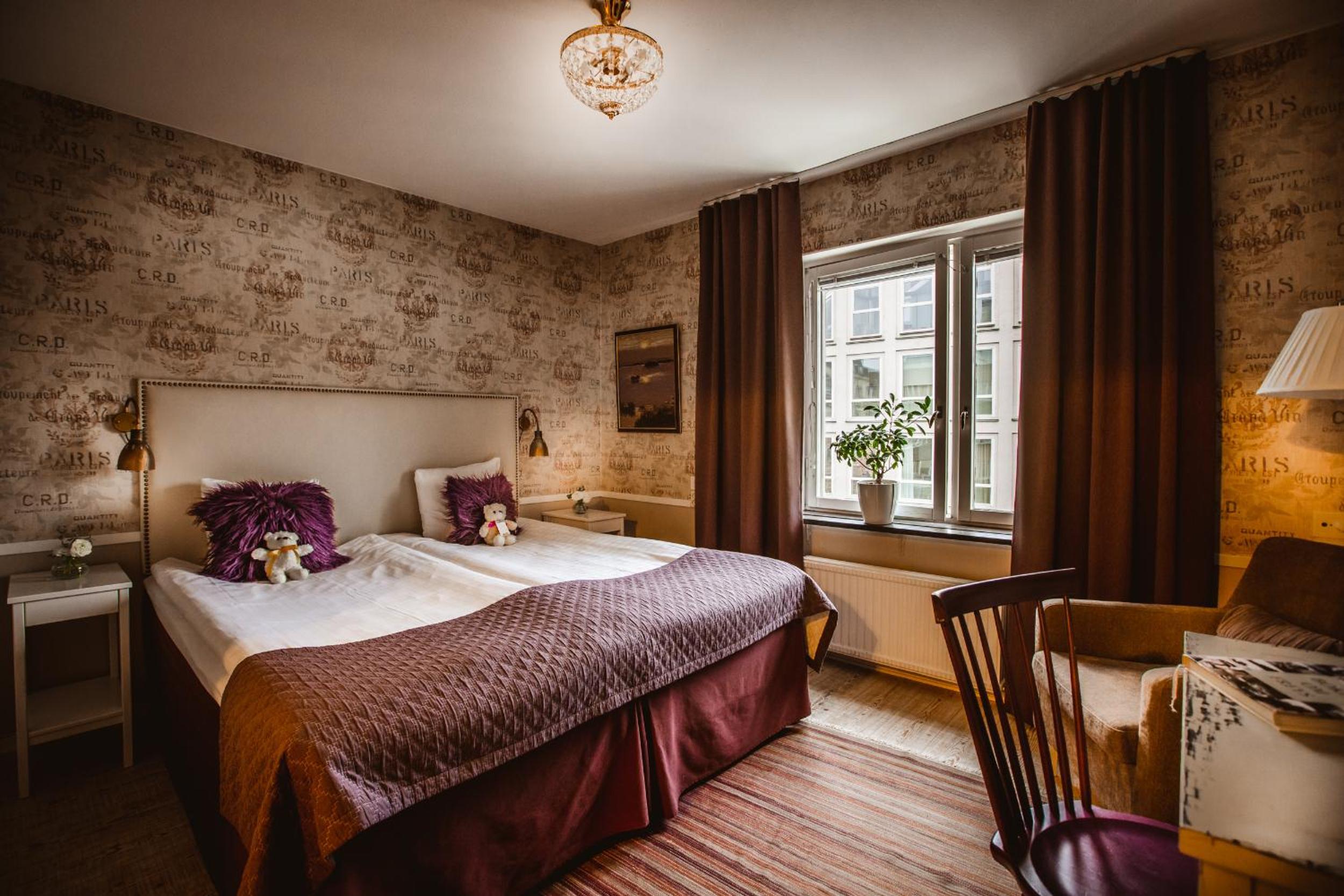 Standard Twin Room - Photo 7