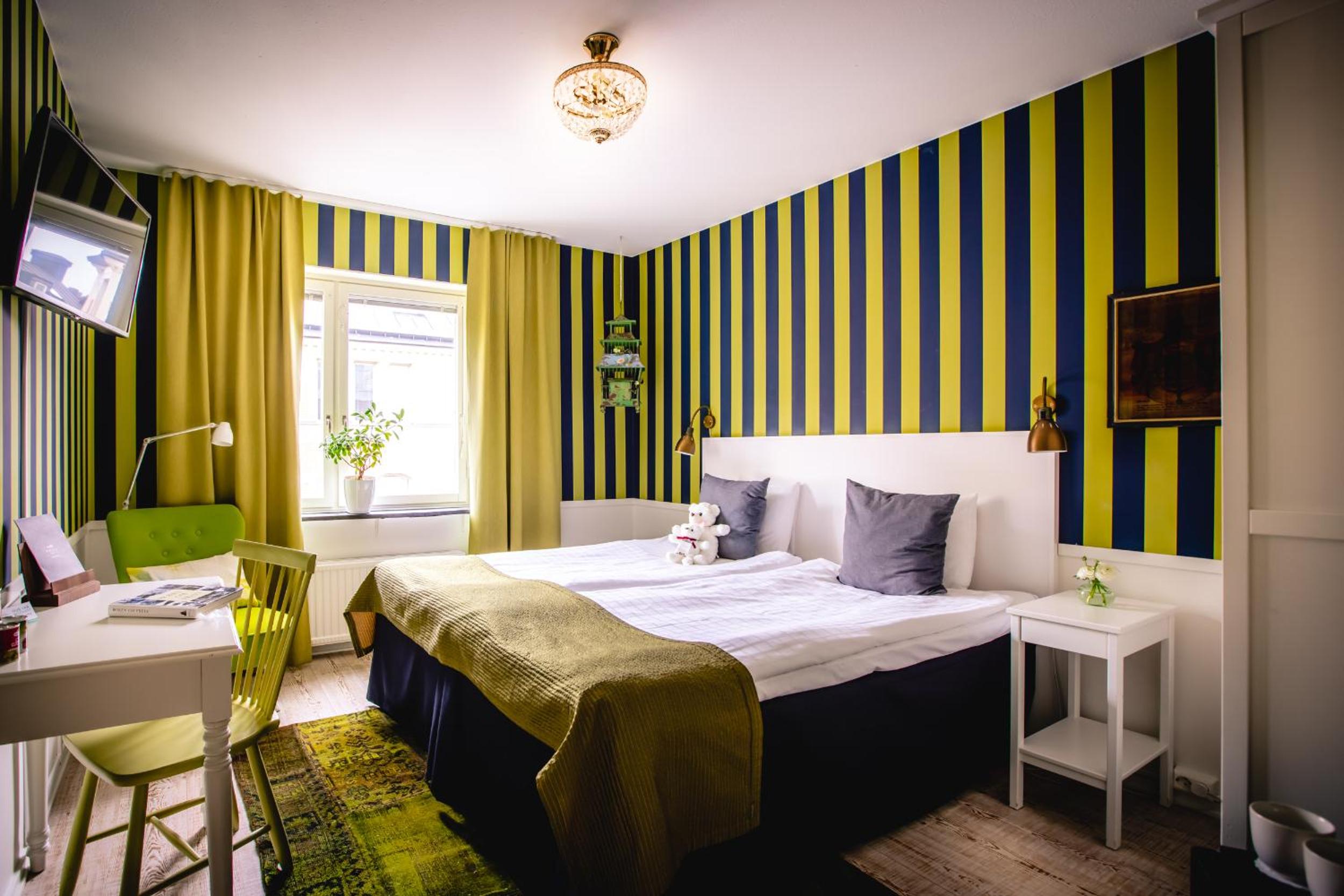 Standard Double Room - Photo 12