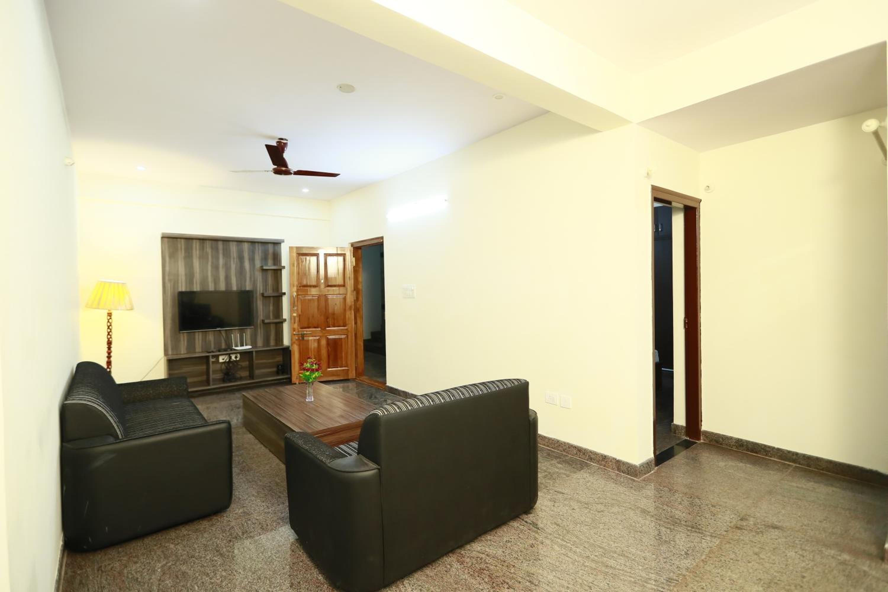 Deluxe Room - Photo 12