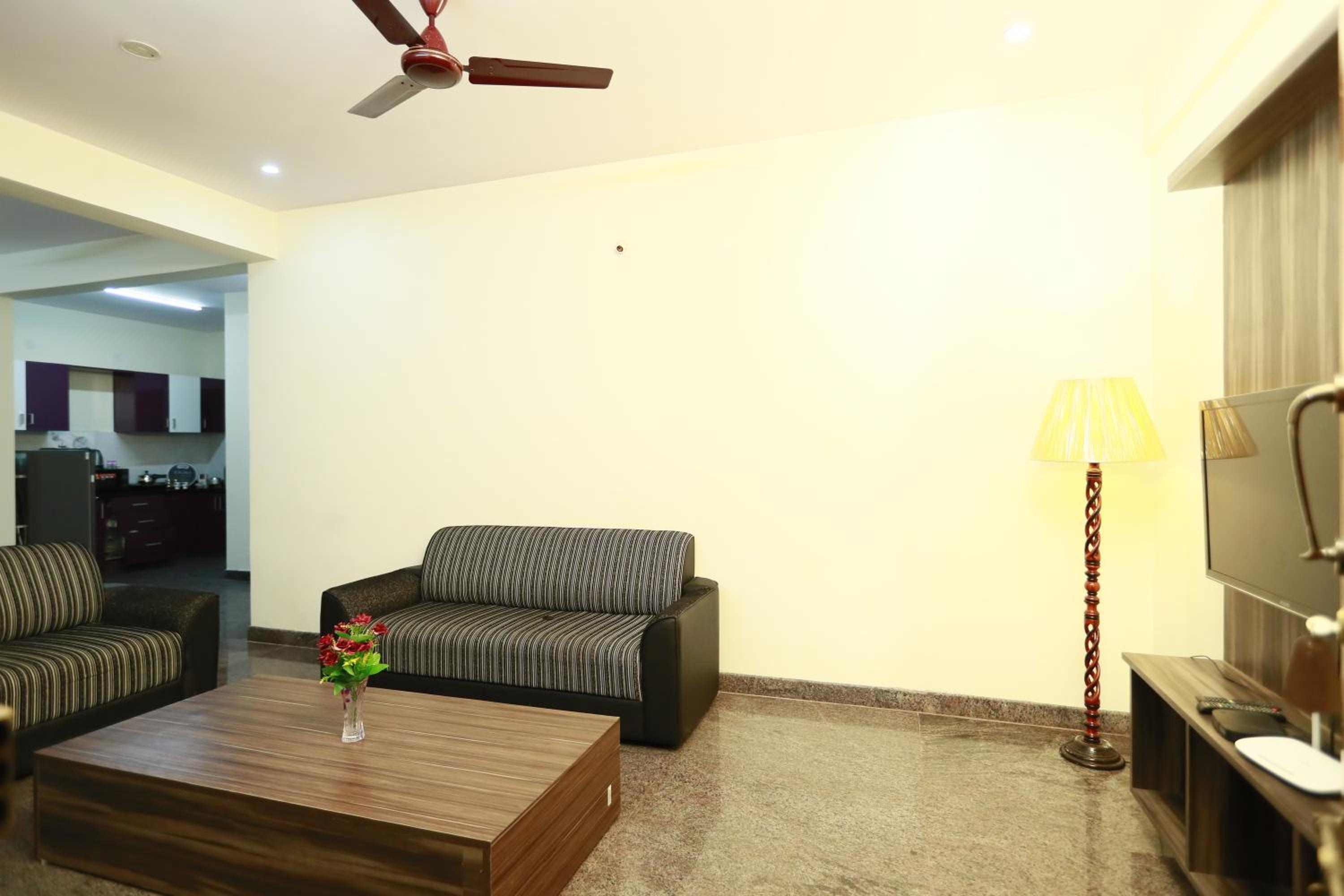 Deluxe Room - Photo 5