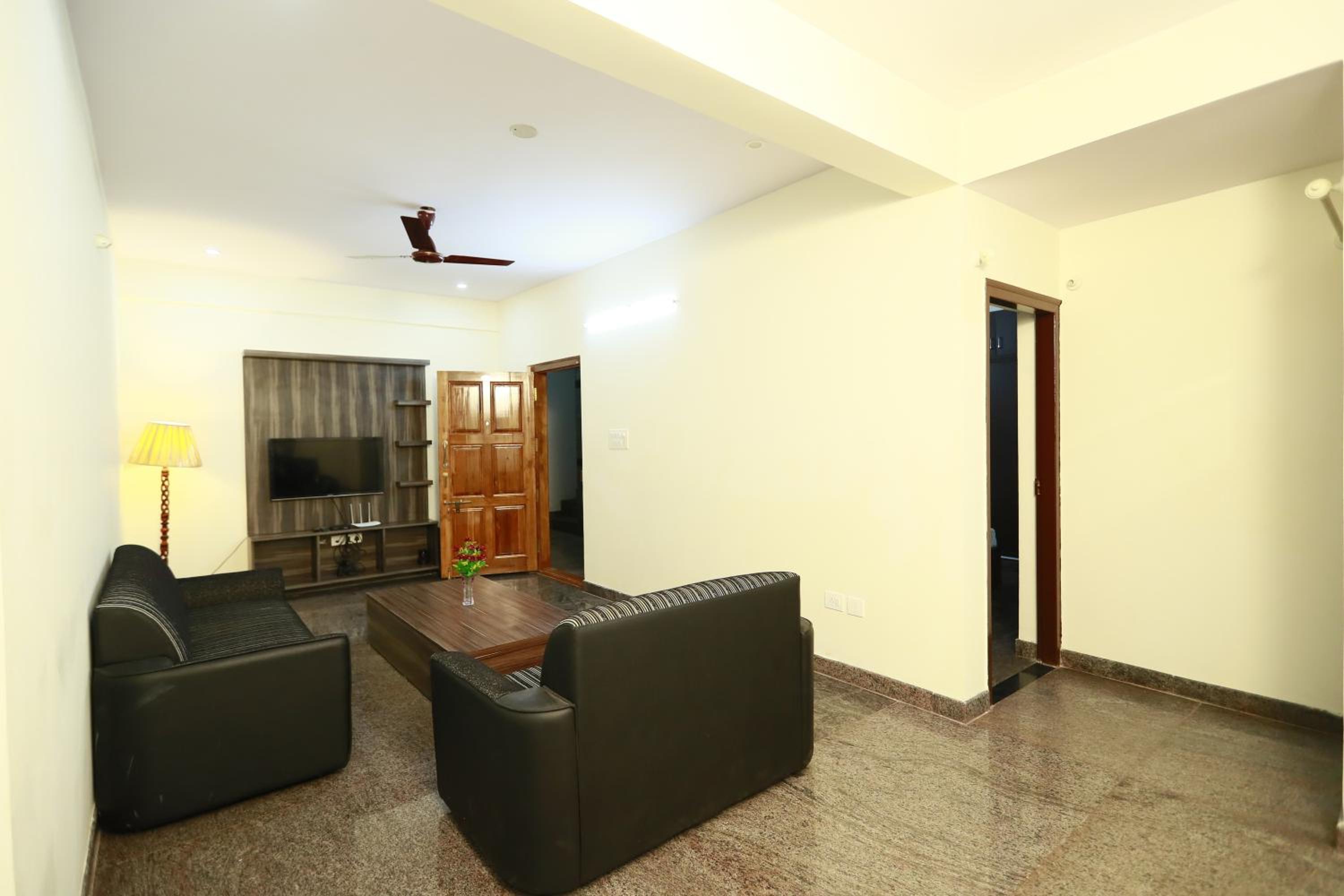 Deluxe Room - Photo 6