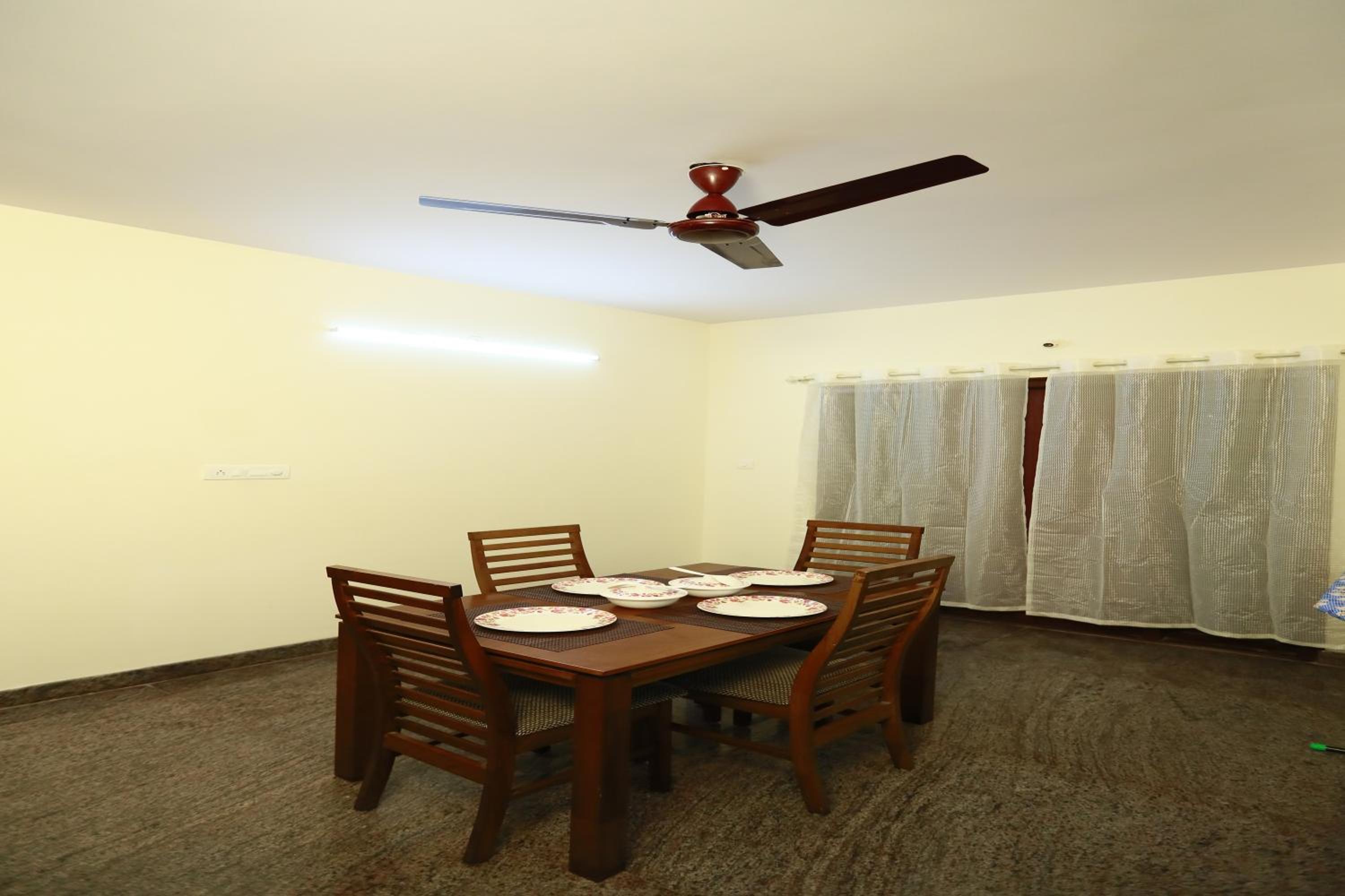 Deluxe Room - Photo 21