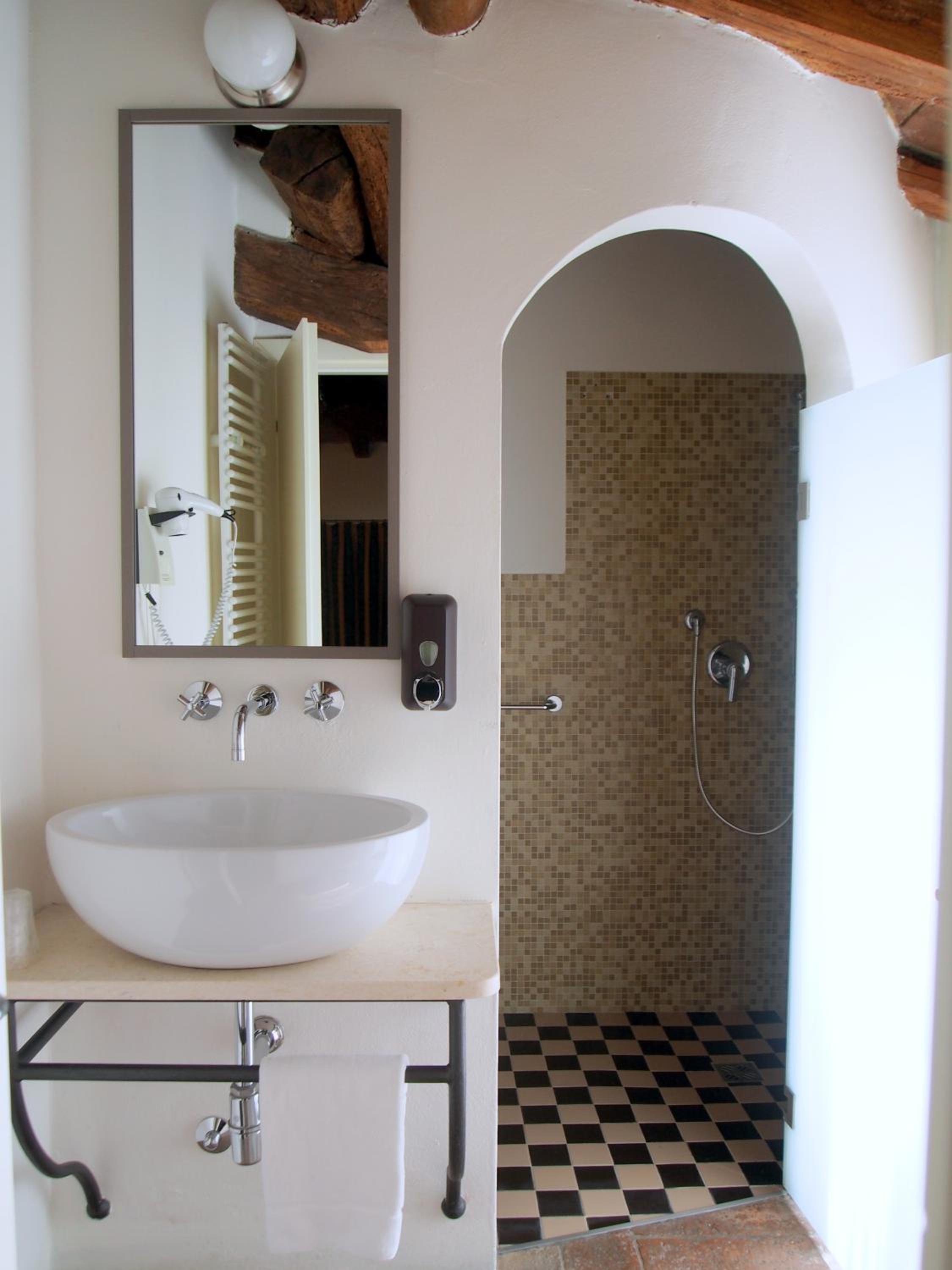 Double or Twin Room - Photo 7