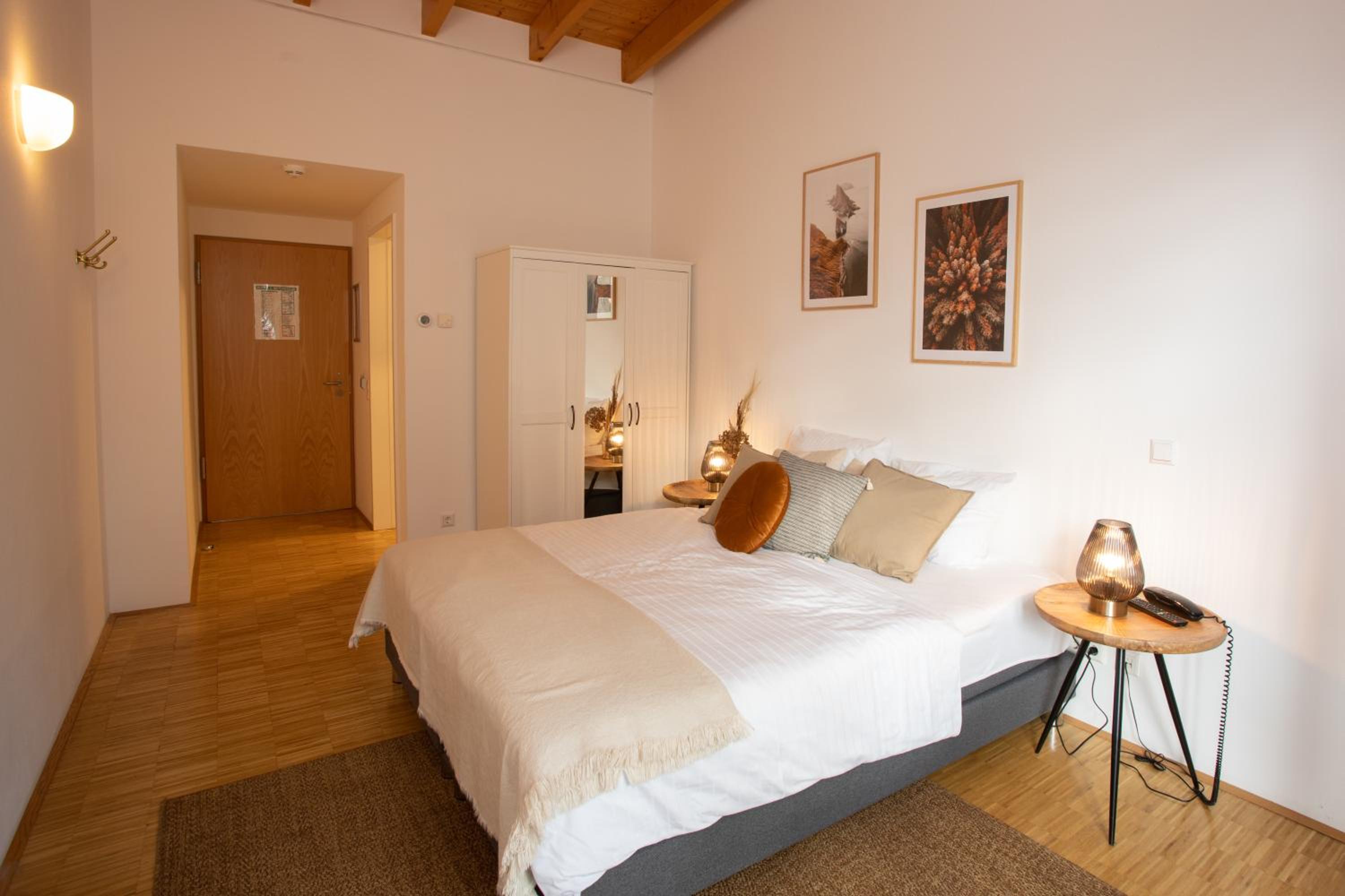 Double Room with Balcony - Photo 12