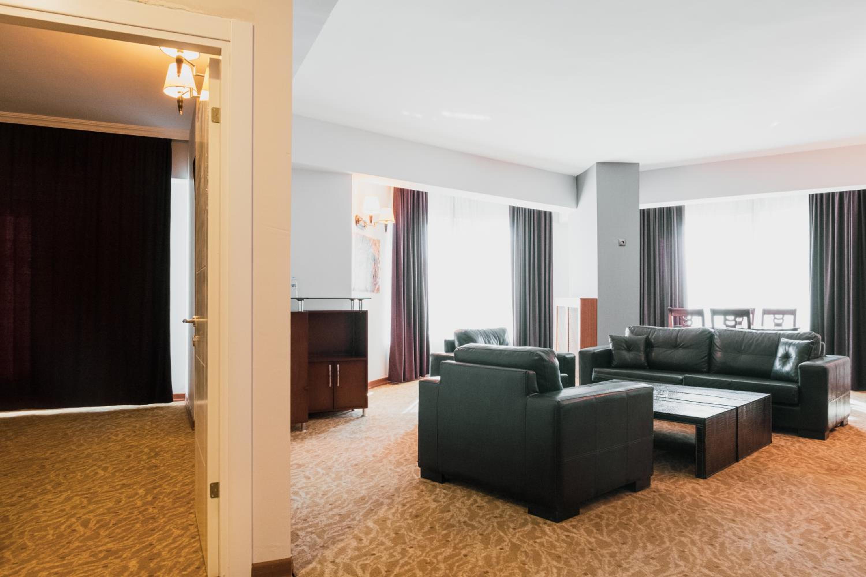 Deluxe Suite photo 2