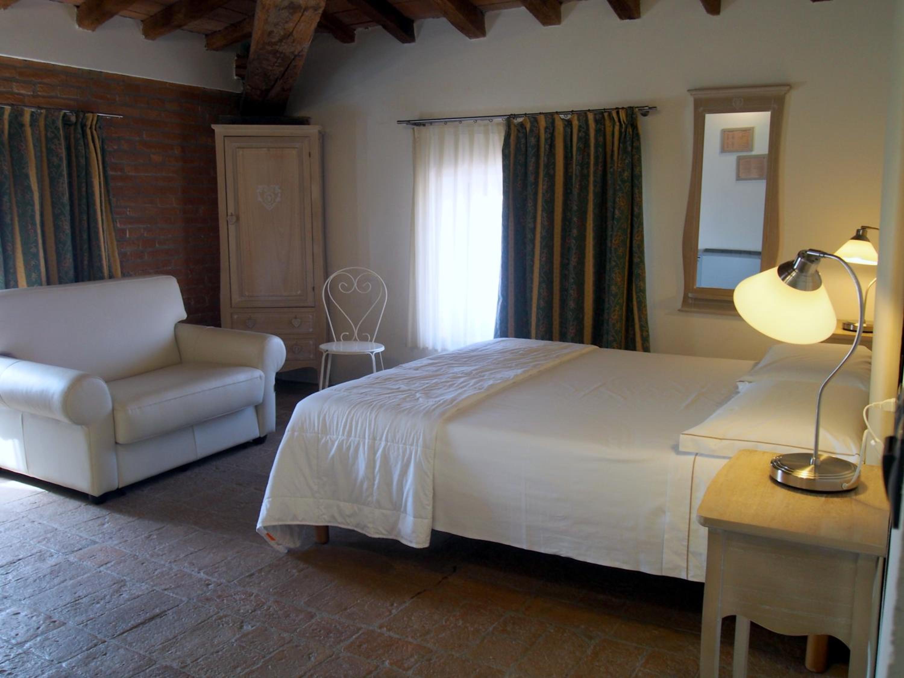 Double or Twin Room - Photo 2