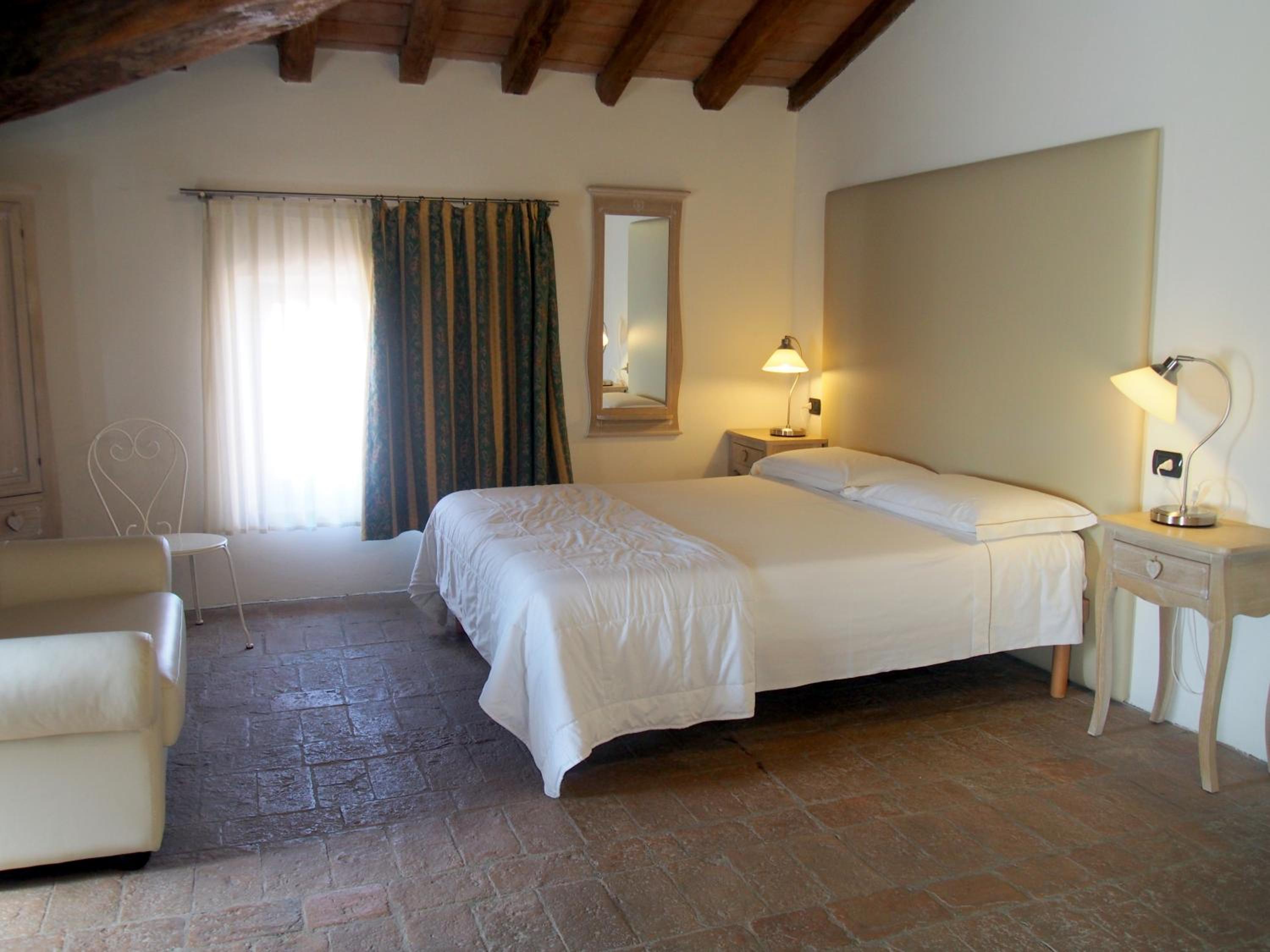 Double or Twin Room - Photo 8