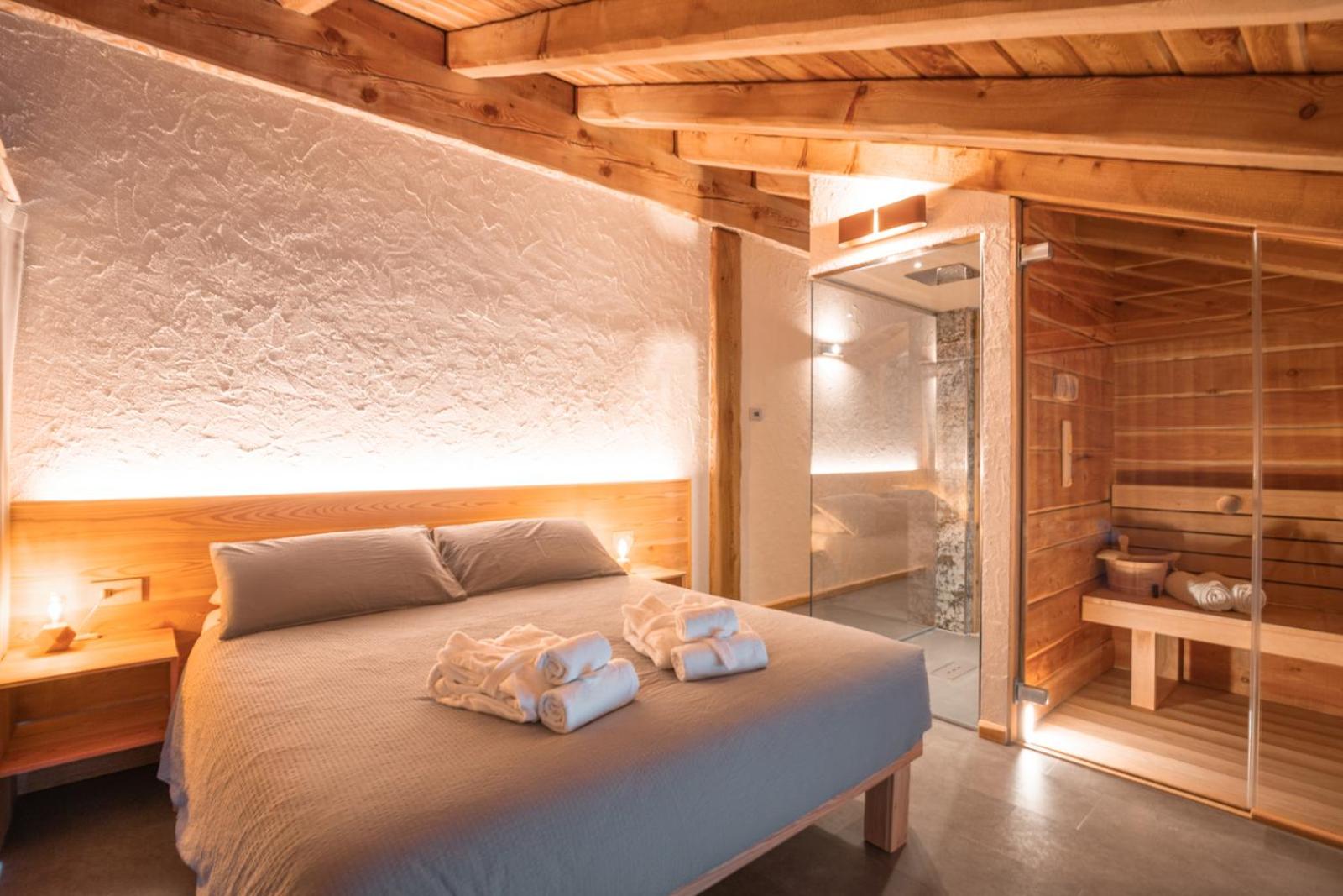 Deluxe Double Room with Balcony photo 1