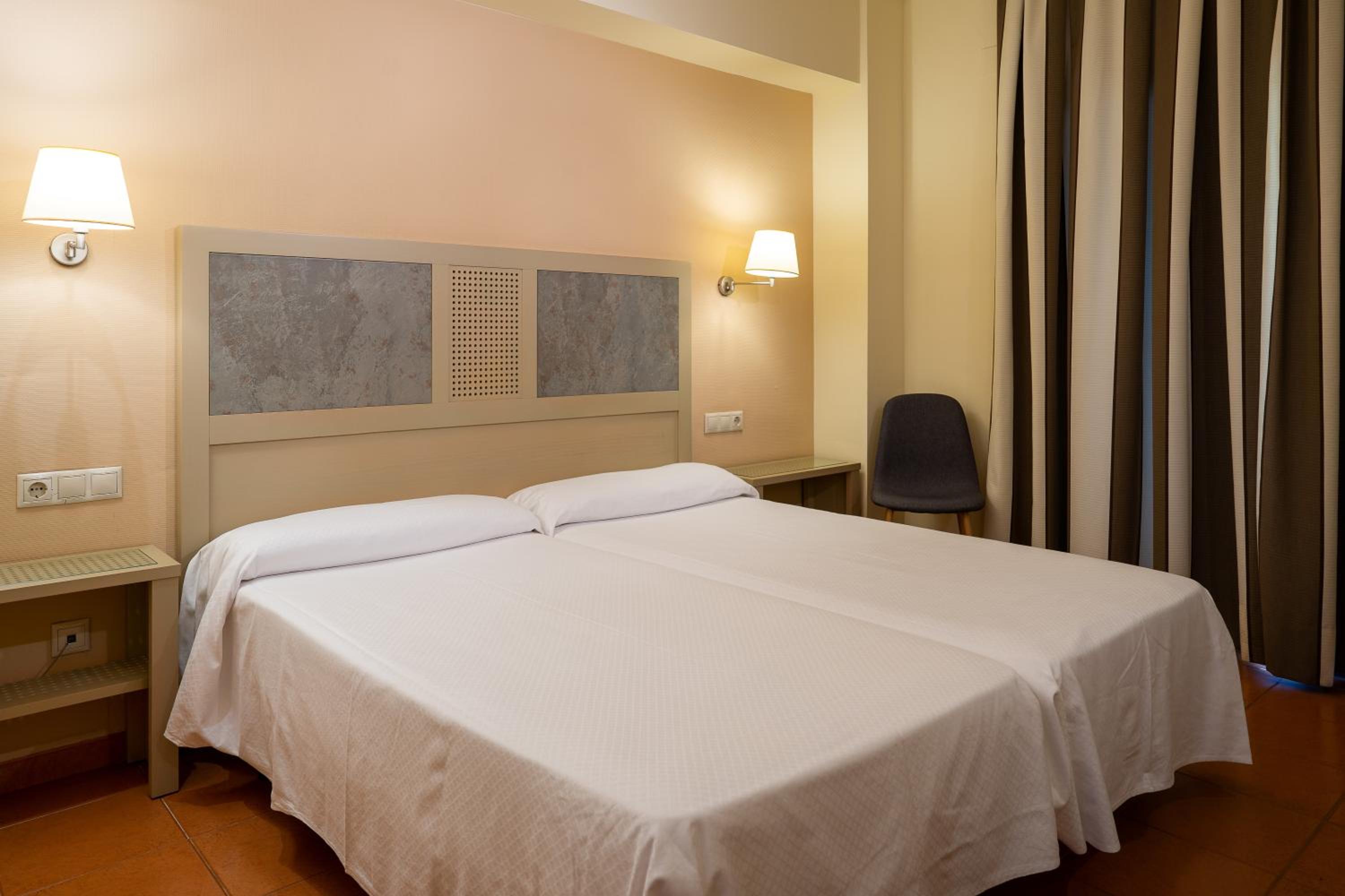 Classic Double Room with Balcony (2 Adults) - Photo 11