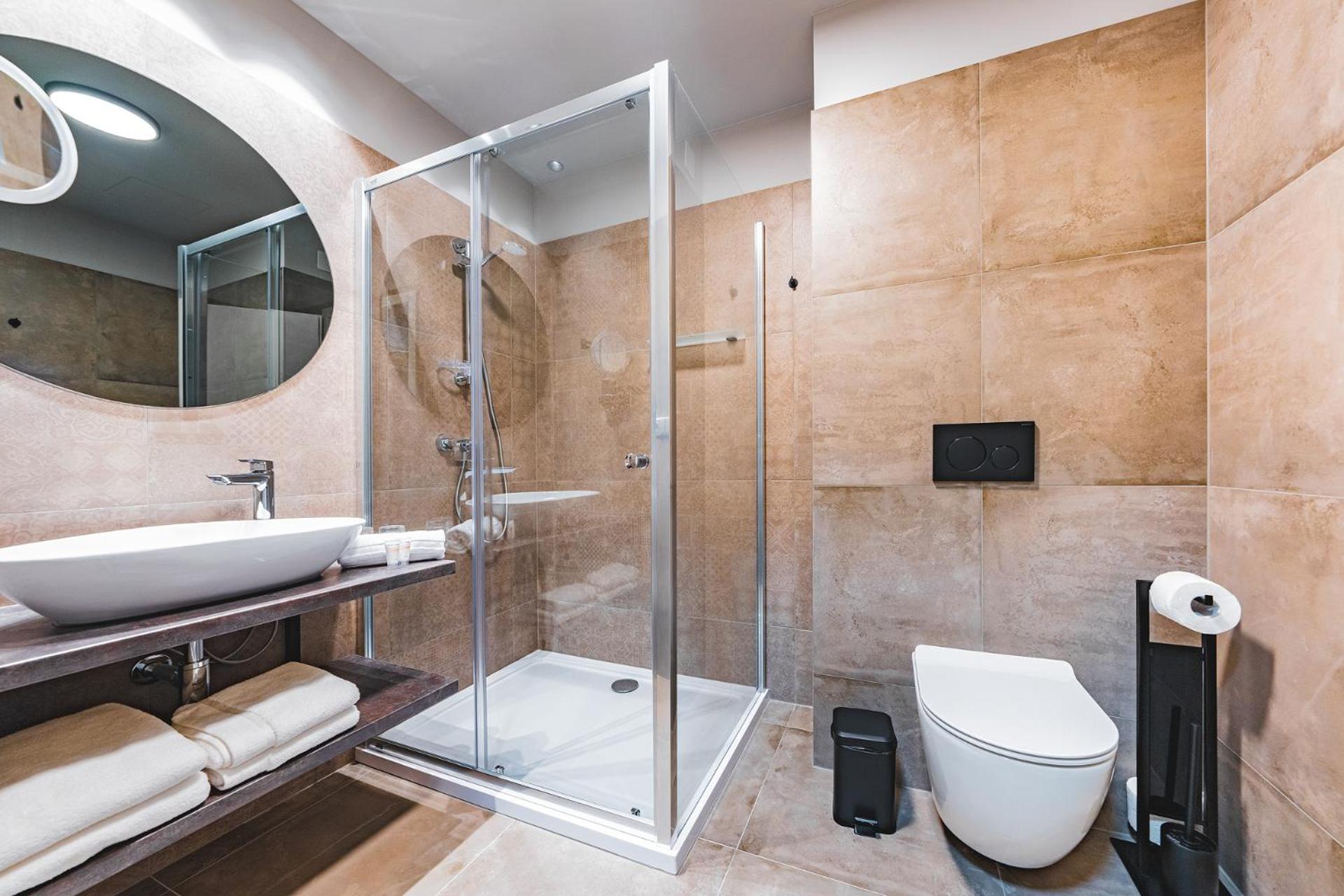 Deluxe Twin Room - Photo 12