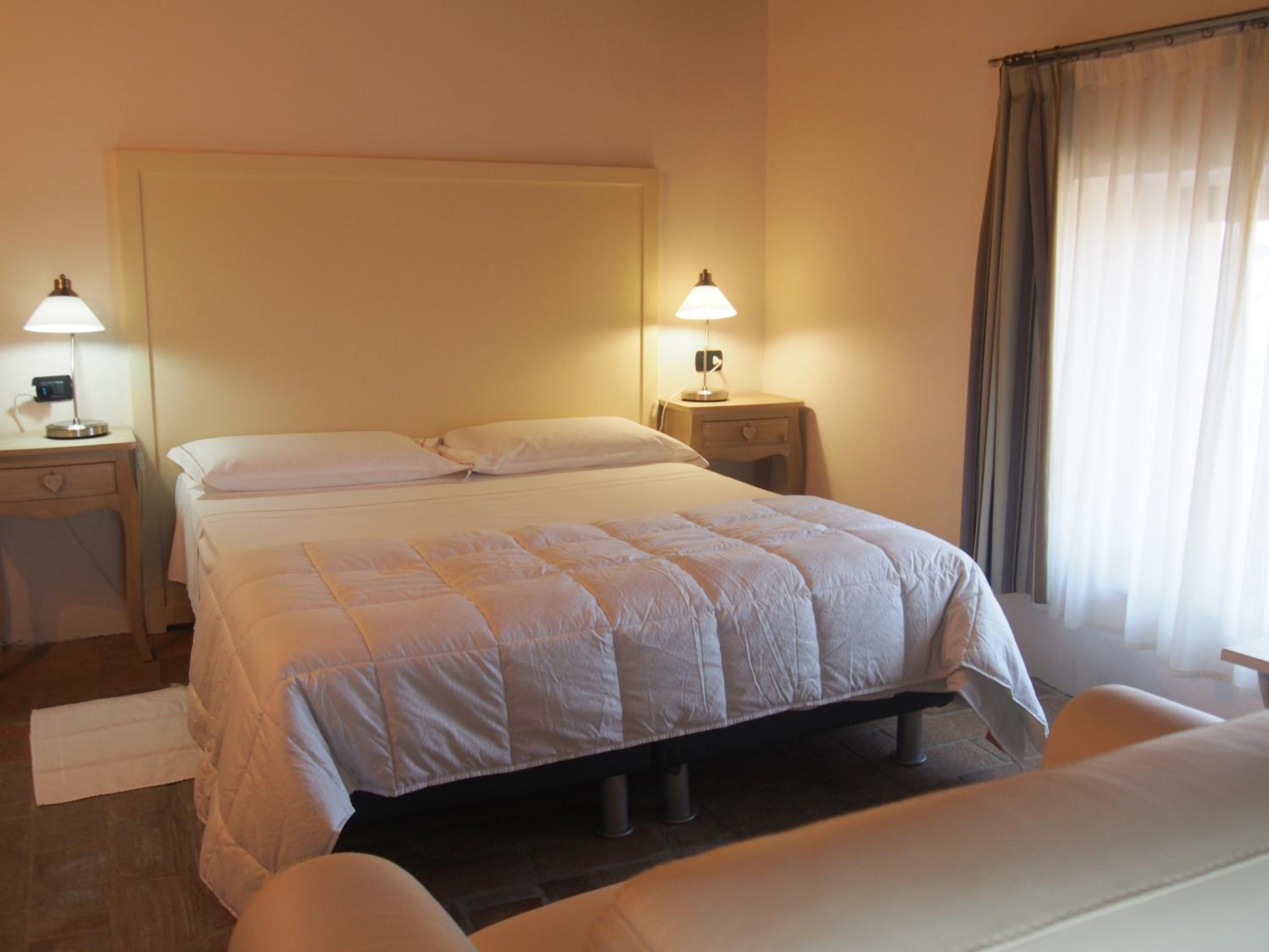 Double or Twin Room - Photo 6