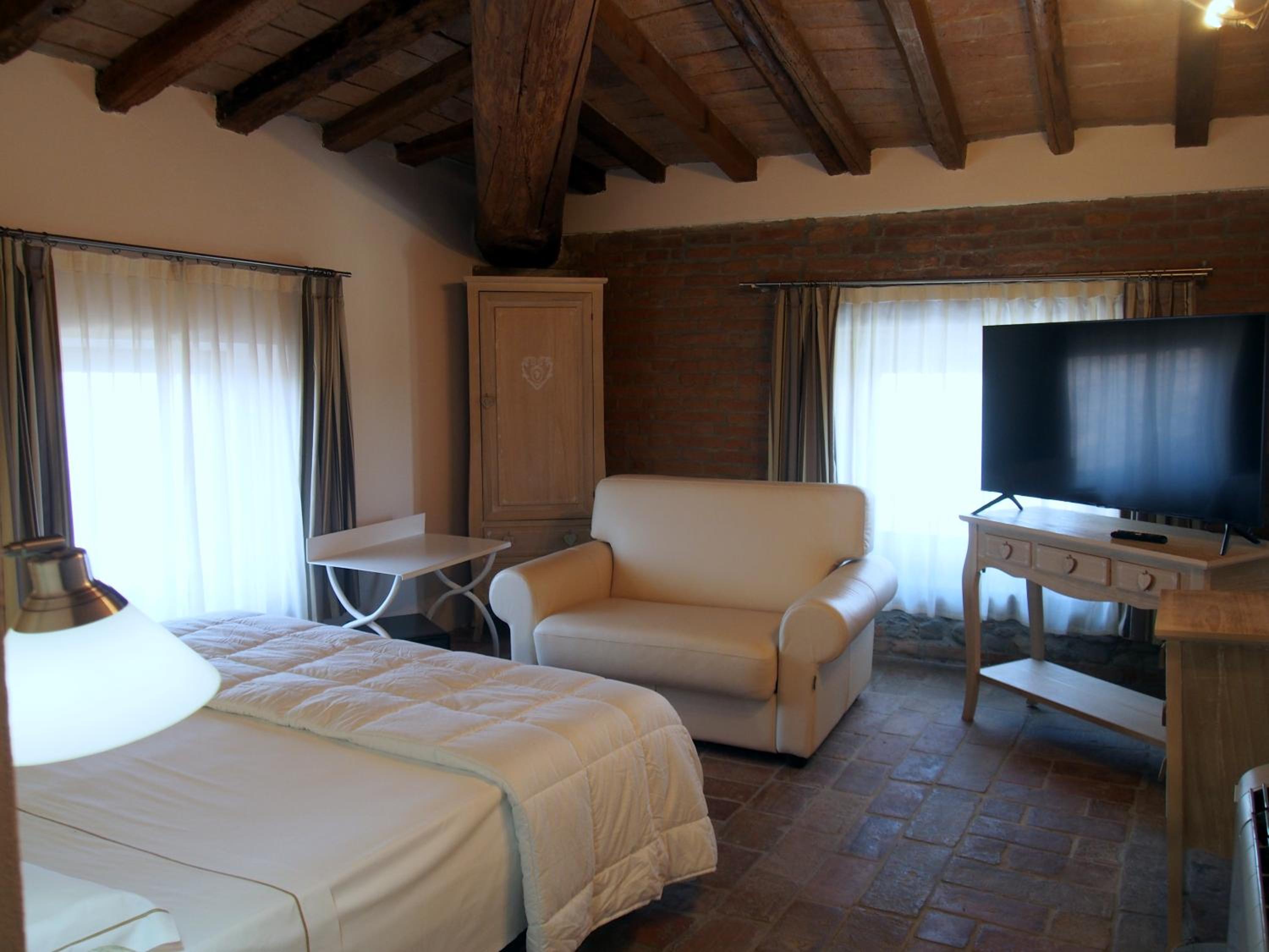 Double or Twin Room - Photo 5